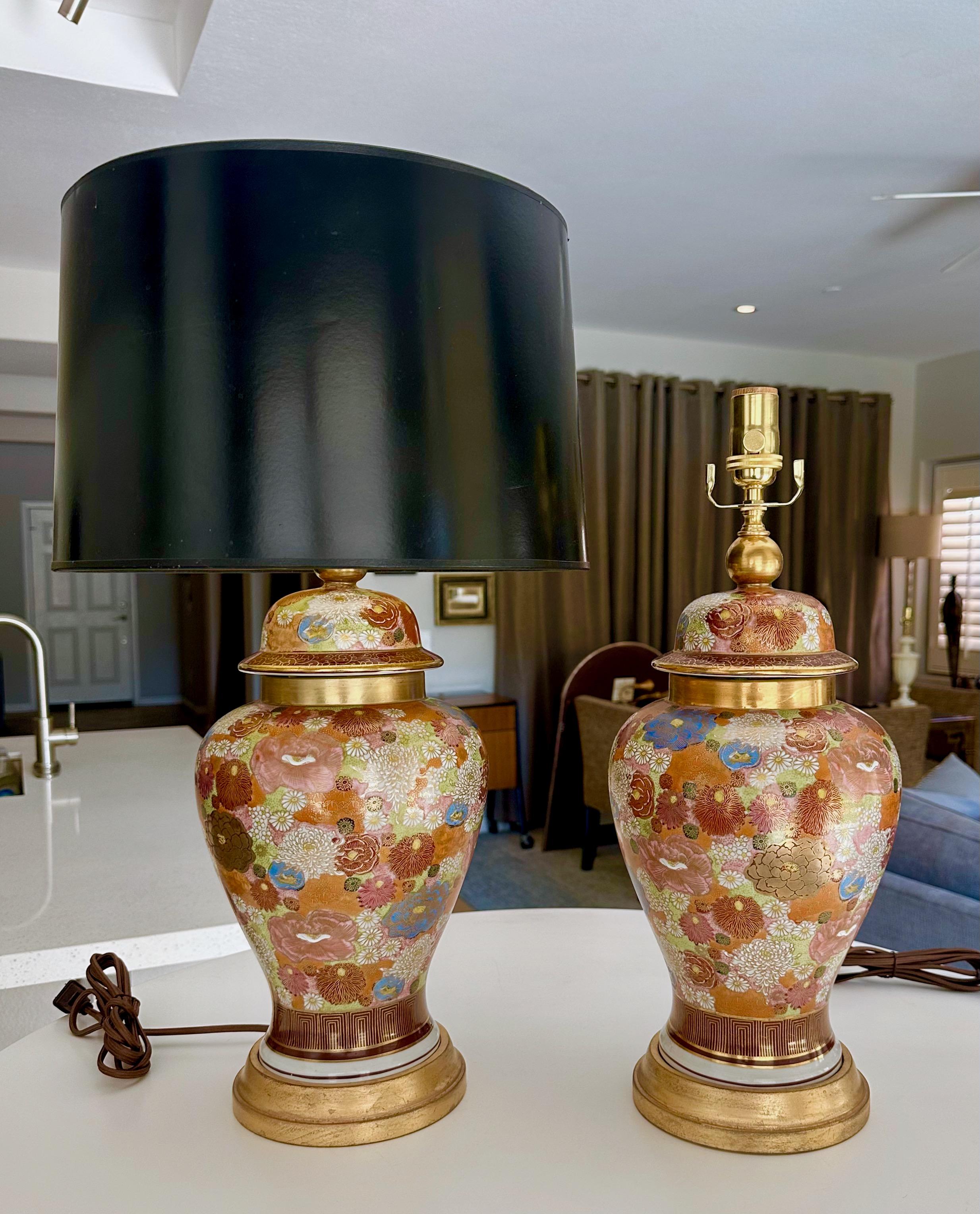 Paire de lampes de bureau japonaises en porcelaine à fleurs Satsuma en vente 13