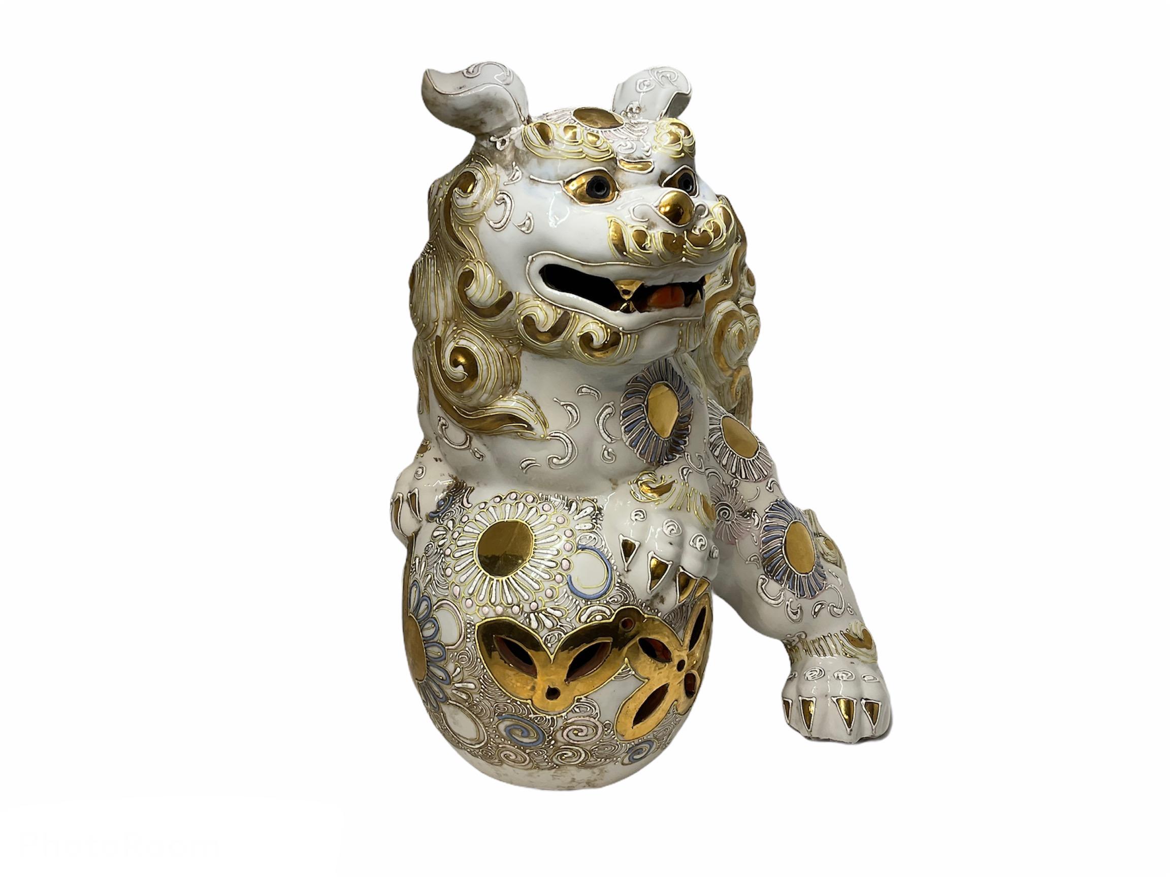 Hand-Painted Pair of Japanese Satsuma Kutani Porcelain Foo Dogs Sculptures/Figurines