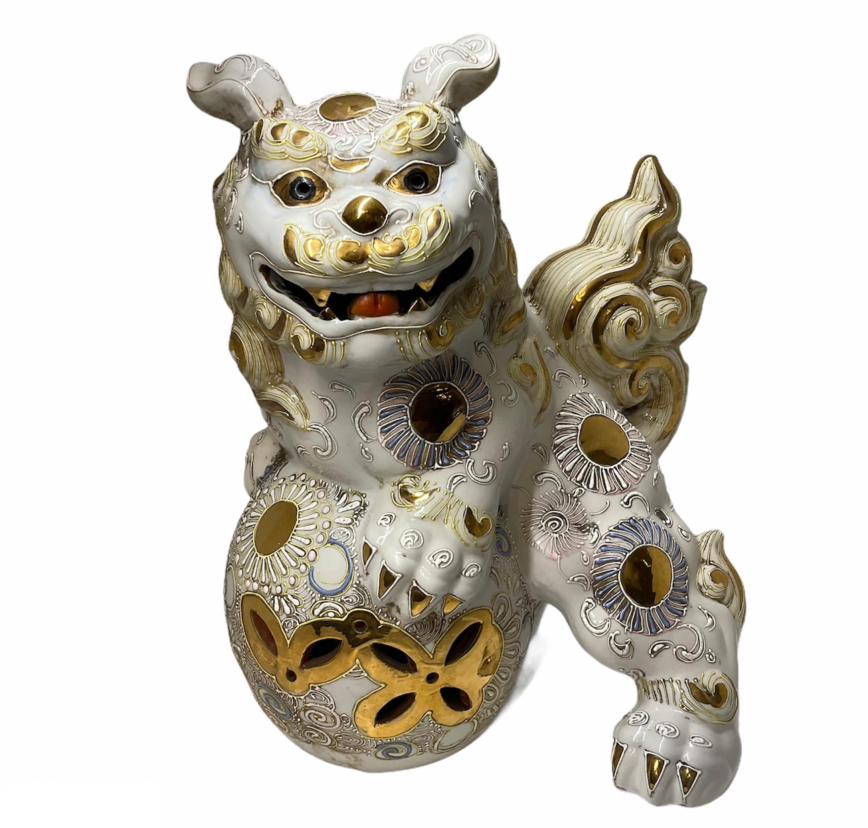 Pair of Japanese Satsuma Kutani Porcelain Foo Dogs Sculptures/Figurines In Good Condition In Guaynabo, PR