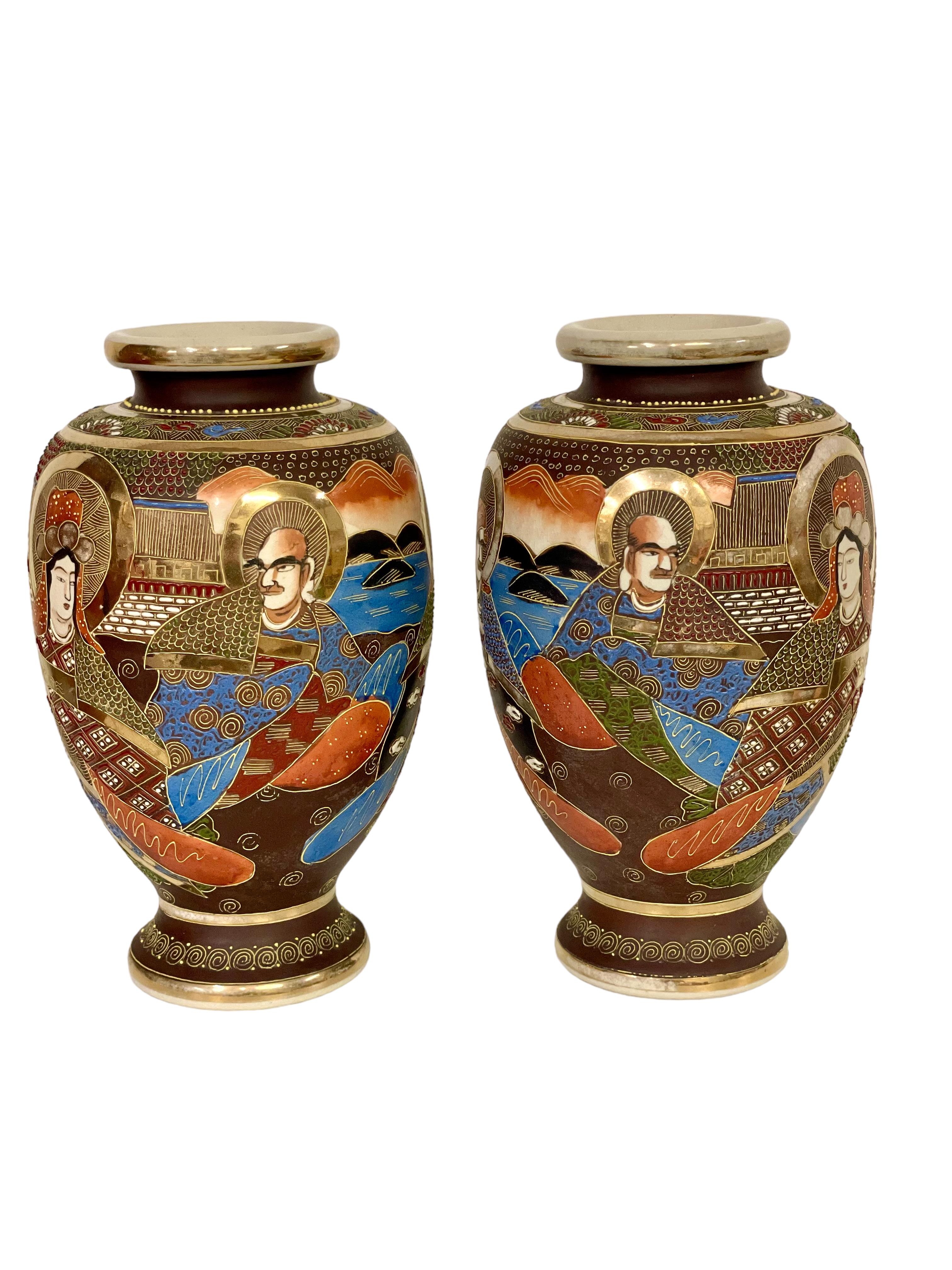 Pair of Porcelain Japanese Satsuma 'Moriage' Gilt Vases  For Sale 3