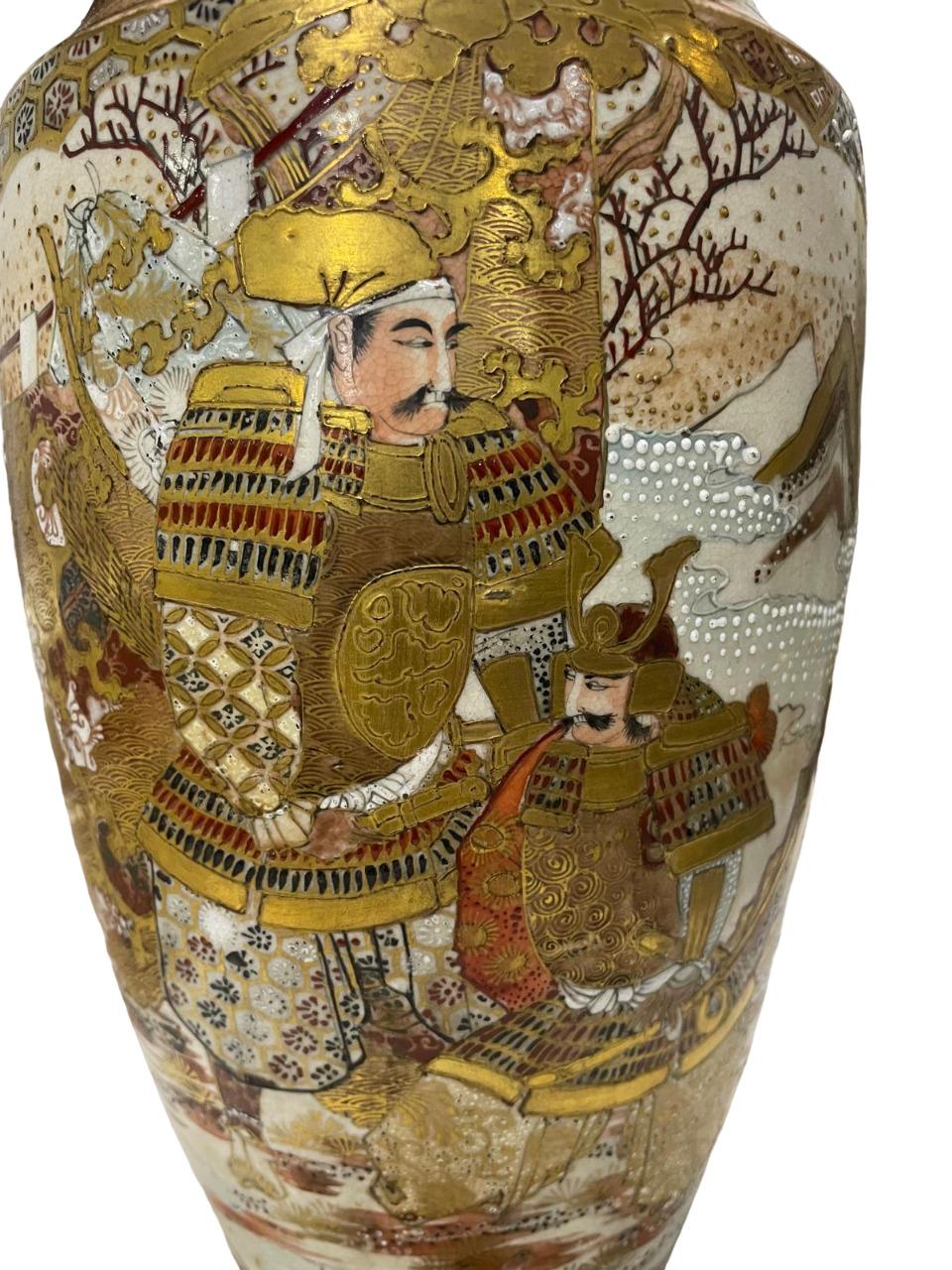 Pair of JAPANESE SATSUMA warriors vases, Early 20th Century For Sale 6