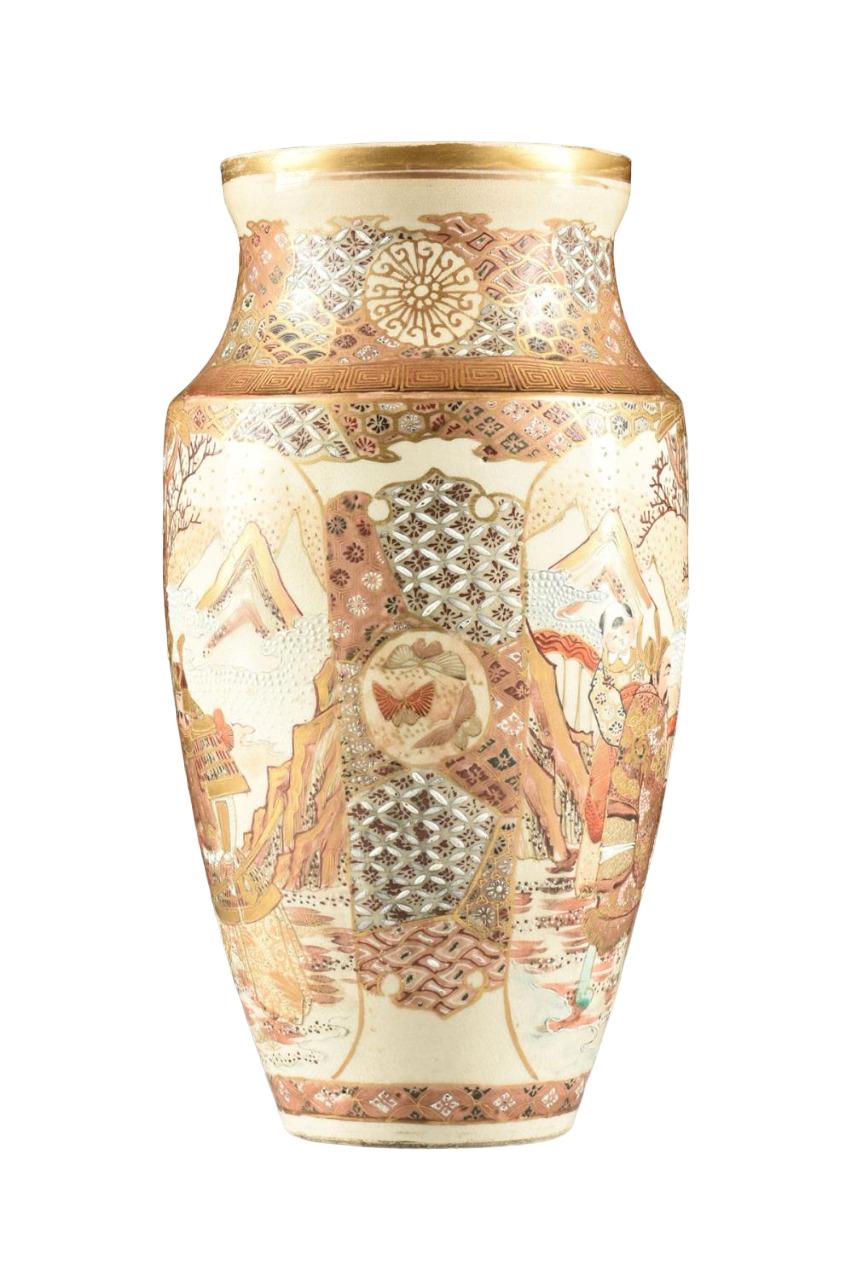 Meiji Pair of JAPANESE SATSUMA warriors vases, Early 20th Century