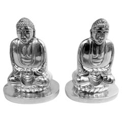 Pareja de saleros y pimenteros japoneses de plata con la figura de Buda