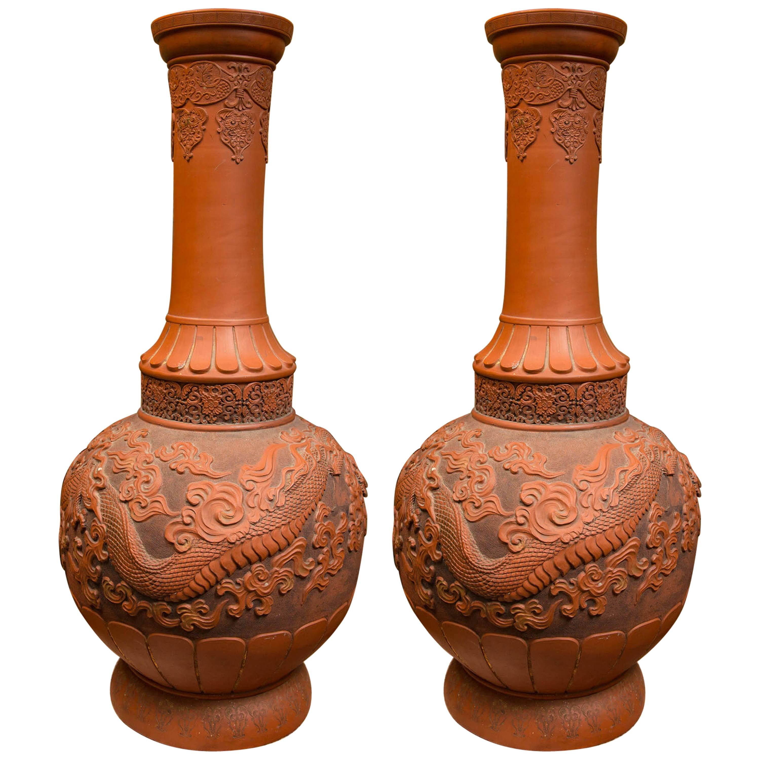 Pair of Japanese Tokoname art pottery, with impressed maker's mark, 1920s For Sale
