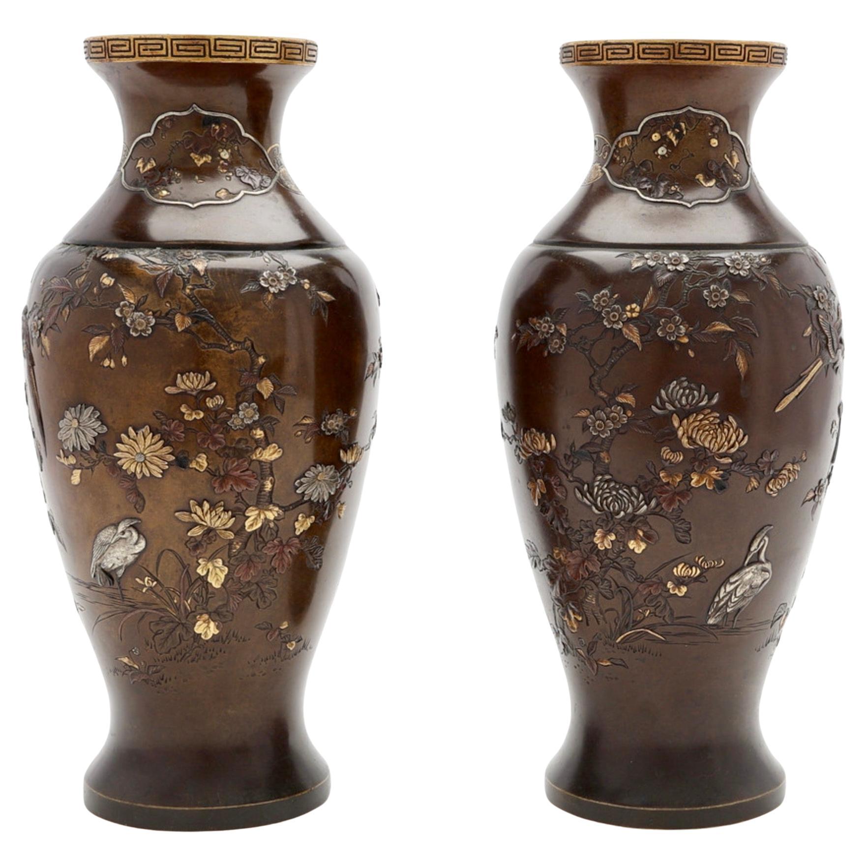 Pair of Japanese urns. 19th c. Meiji period. Signed. For Sale