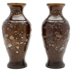 Pair of Japanese urns. 19th c. Meiji period. Signed.