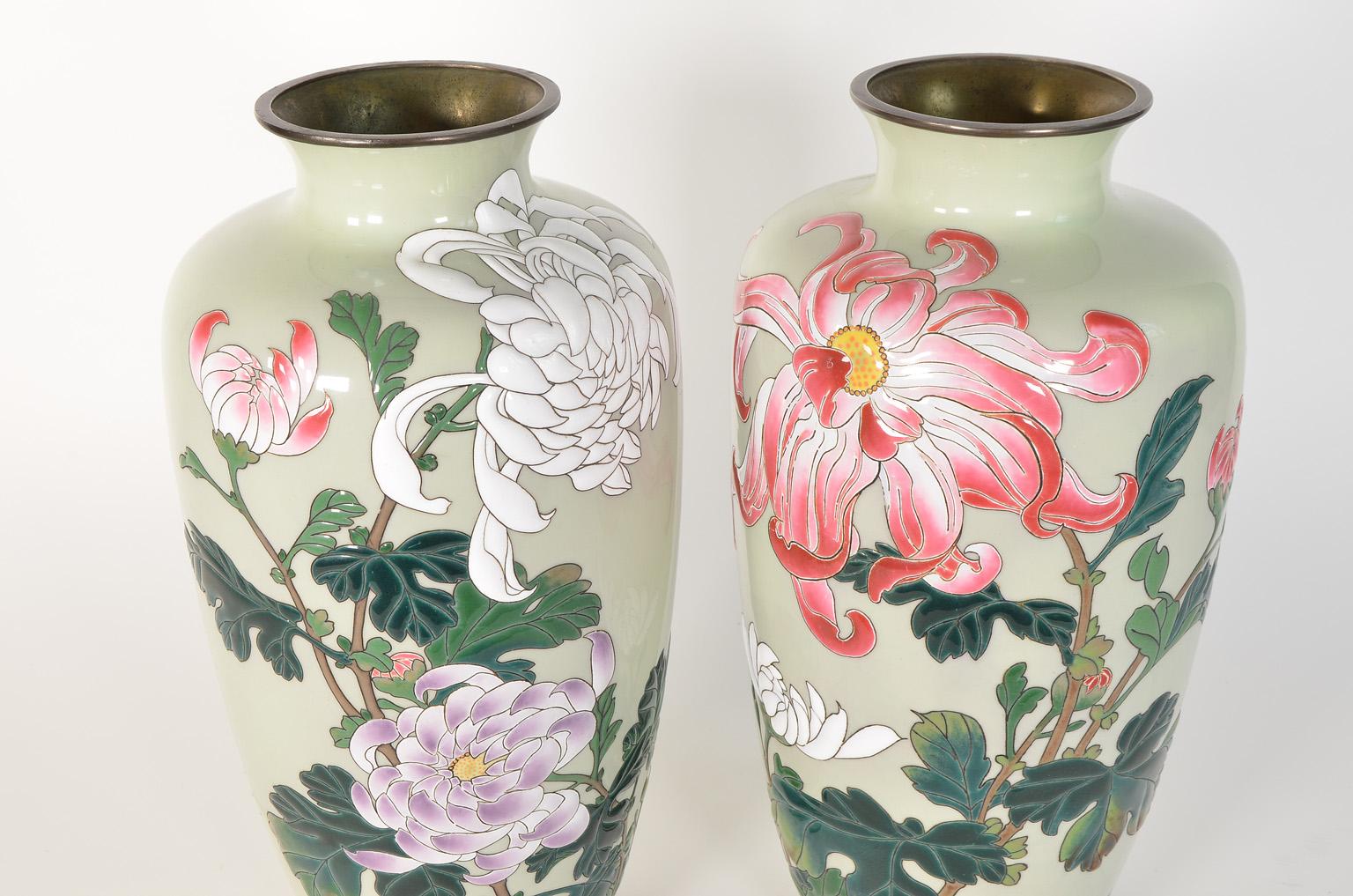 Pair of Japanese vases 19th century bronze enamel Cloisonne flower decor Meiji period. Measure: H 30 cm.

 