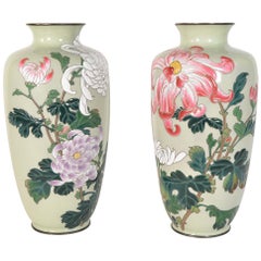 Paar japanische Vasen aus Bronze und Emaille aus dem 19. Jahrhundert, Cloisonné und Meiji-Periode