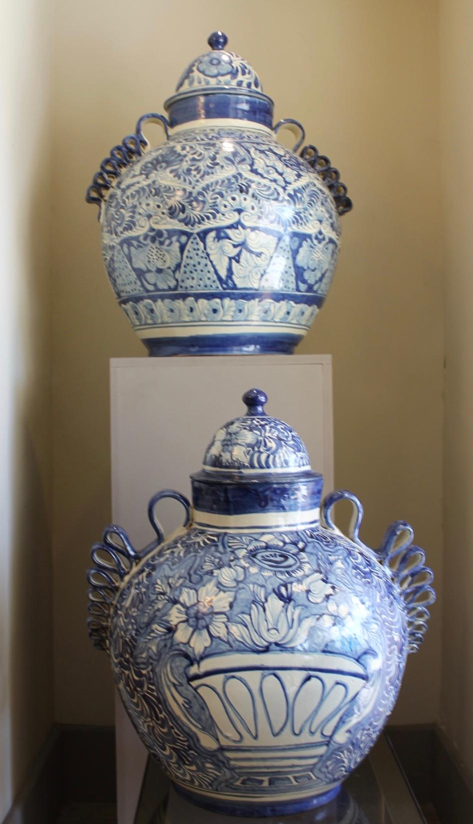 Pair of jars, ceramic, Mexico, 20th century For Sale 8