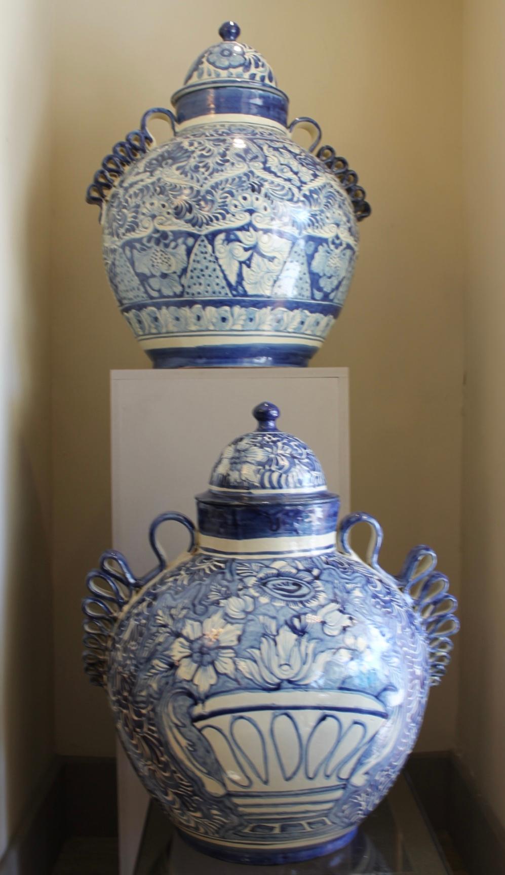 Pair of jars, ceramic, Mexico, 20th century For Sale 9