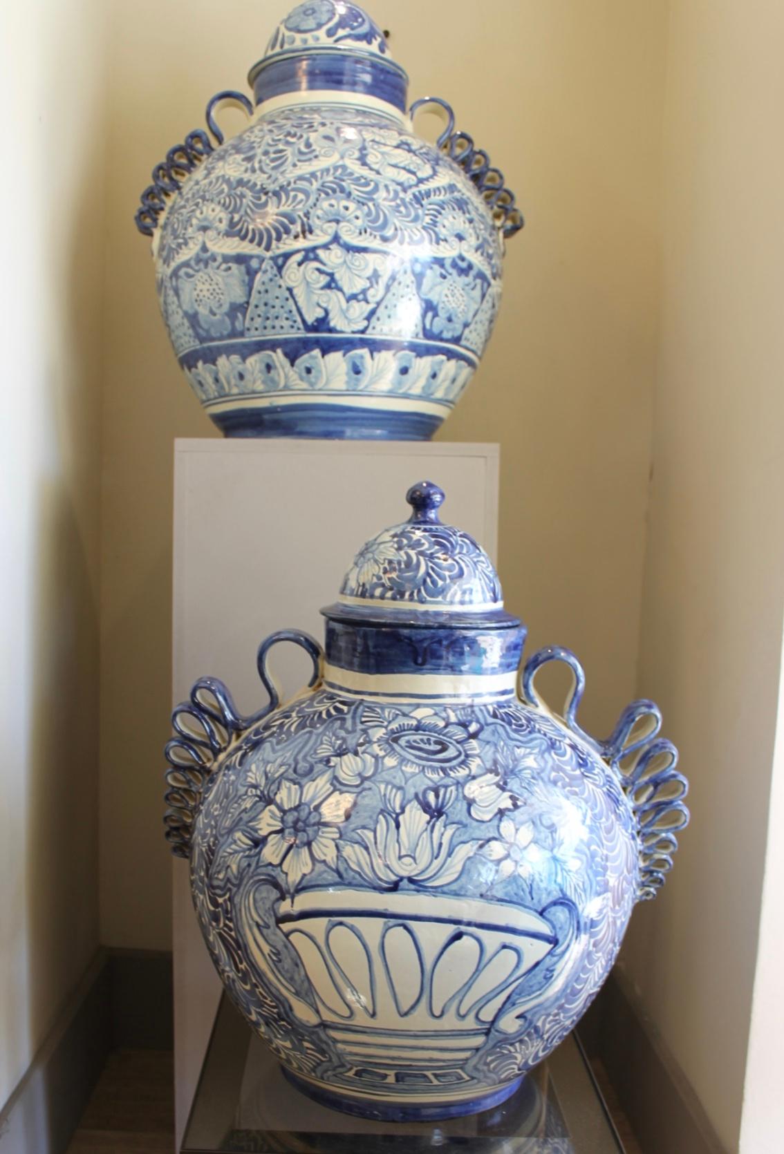 Mid-Century Modern Pair of jars, ceramic, Mexico, 20th century For Sale