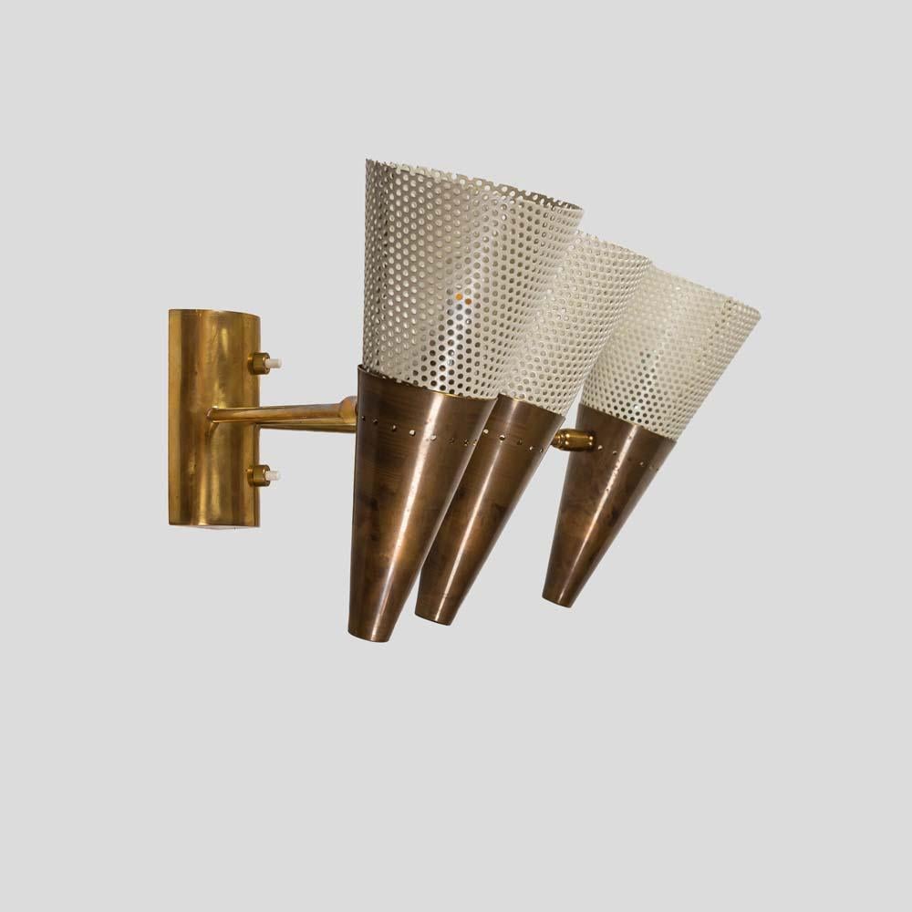  Pair of JDV 3 wall lights brass with white enamelled shades by Diego Mardegan In New Condition For Sale In London, GB
