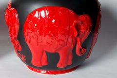 Pareja de jarras de jengibre con tapa de elefante rojo coral y negro de Jean Boggio