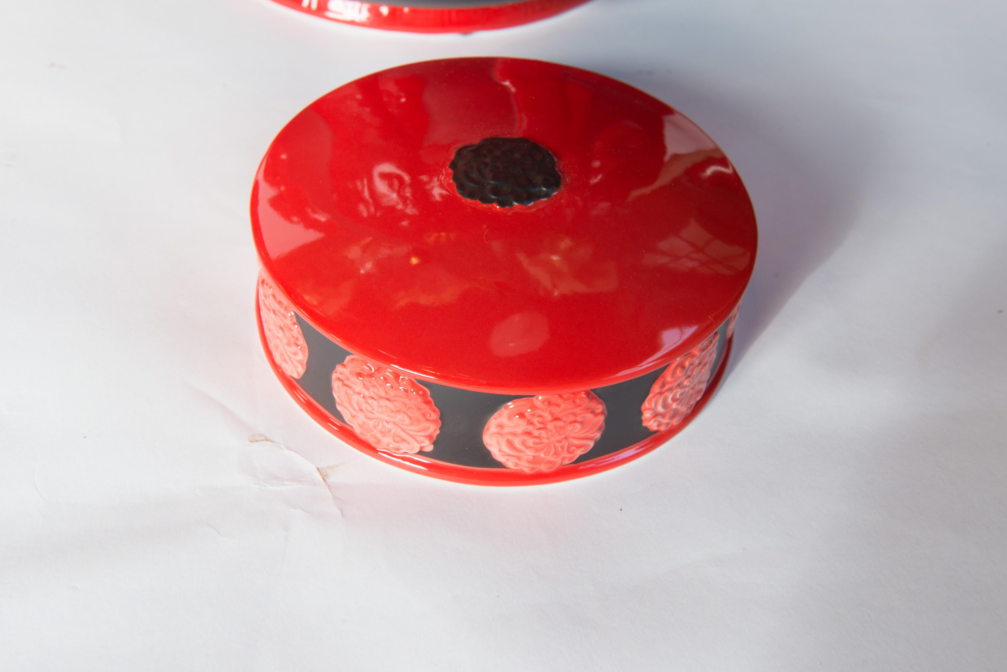 Pair of Jean Boggio Coral Red and Black Elephant Lidded Ginger Jars In Excellent Condition For Sale In Stamford, CT