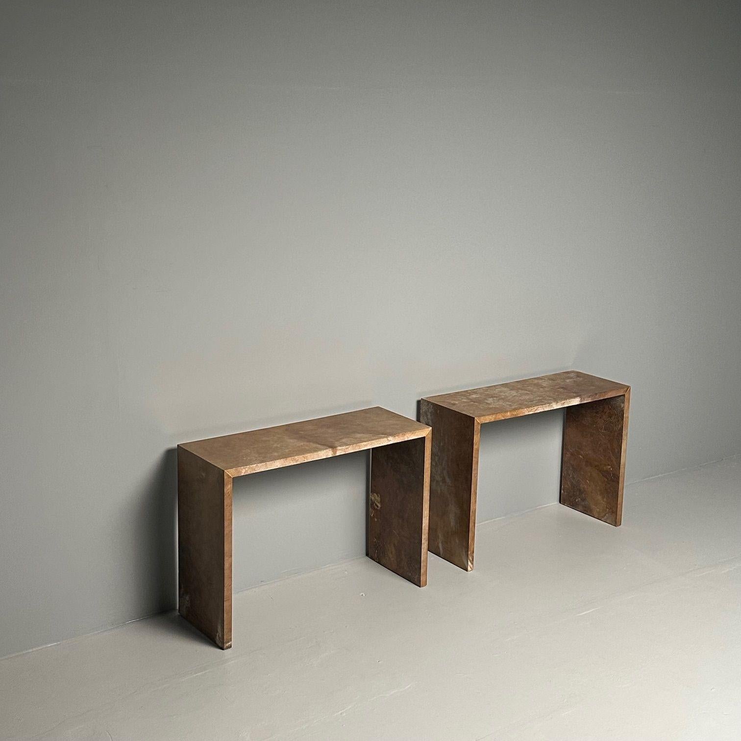 Style Jean-Michel Frank, contemporain, consoles en parchemin, tables de canapé, années 2020. en vente 3