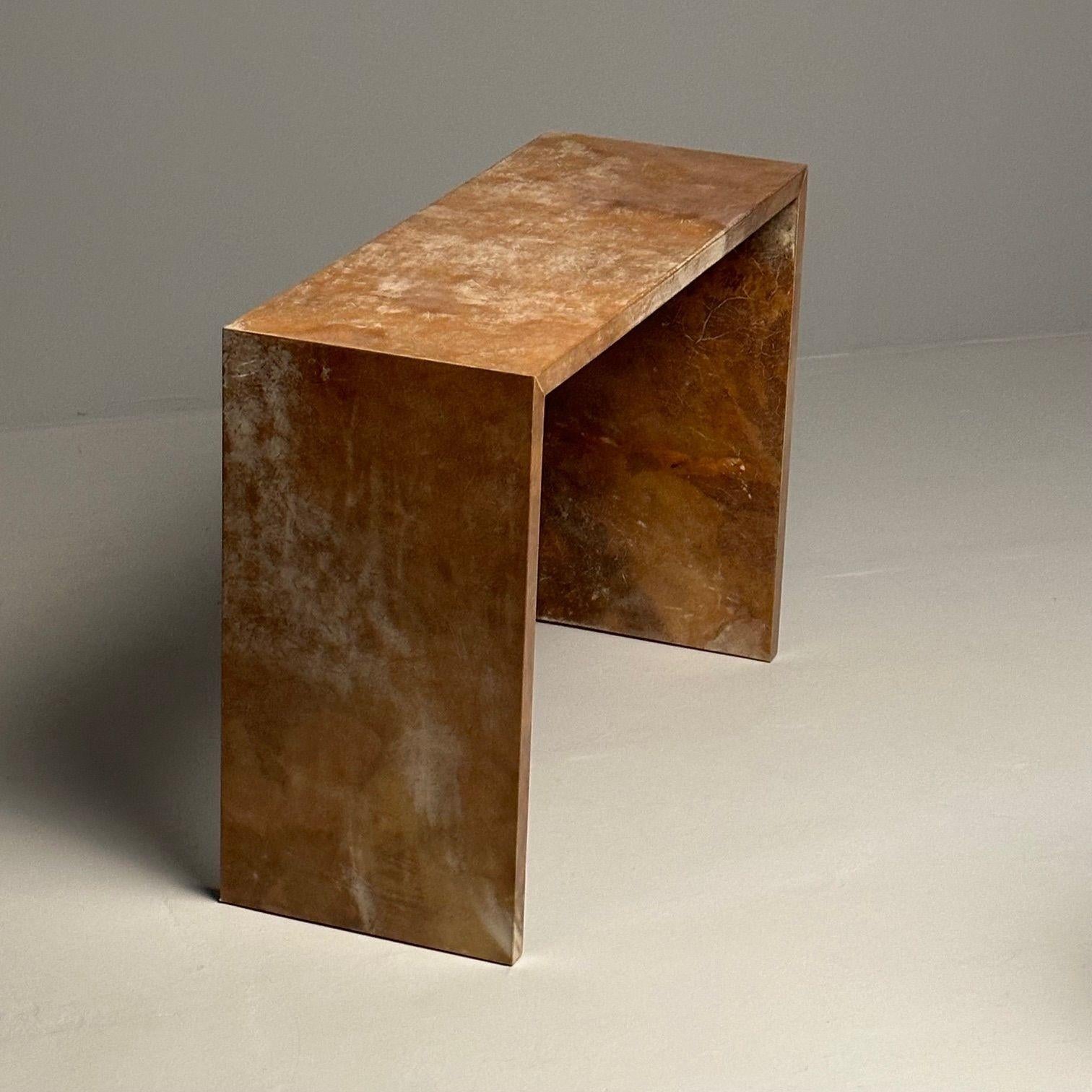 Style Jean-Michel Frank, contemporain, consoles en parchemin, tables de canapé, années 2020. en vente 1
