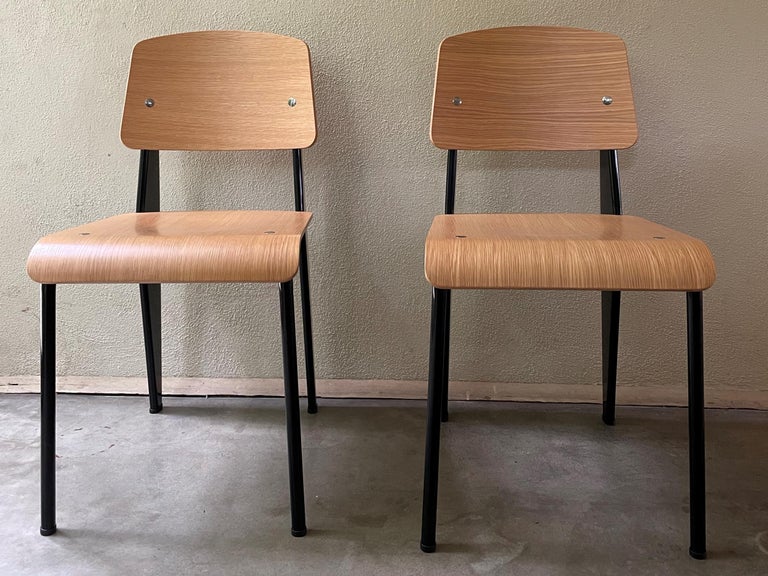 Mid-Century Modern Pair of Jean Prouvé Standard Chairs in Natural Oak and Black Metal for Vitra For Sale