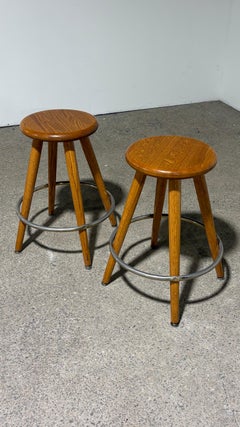 Coppia di sgabelli in Oak in stile Jean Prouve, design moderno