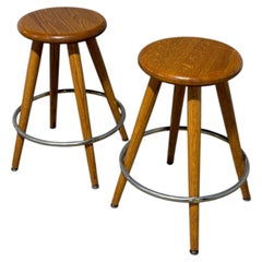 Coppia di sgabelli in Oak in stile Jean Prouve, design moderno