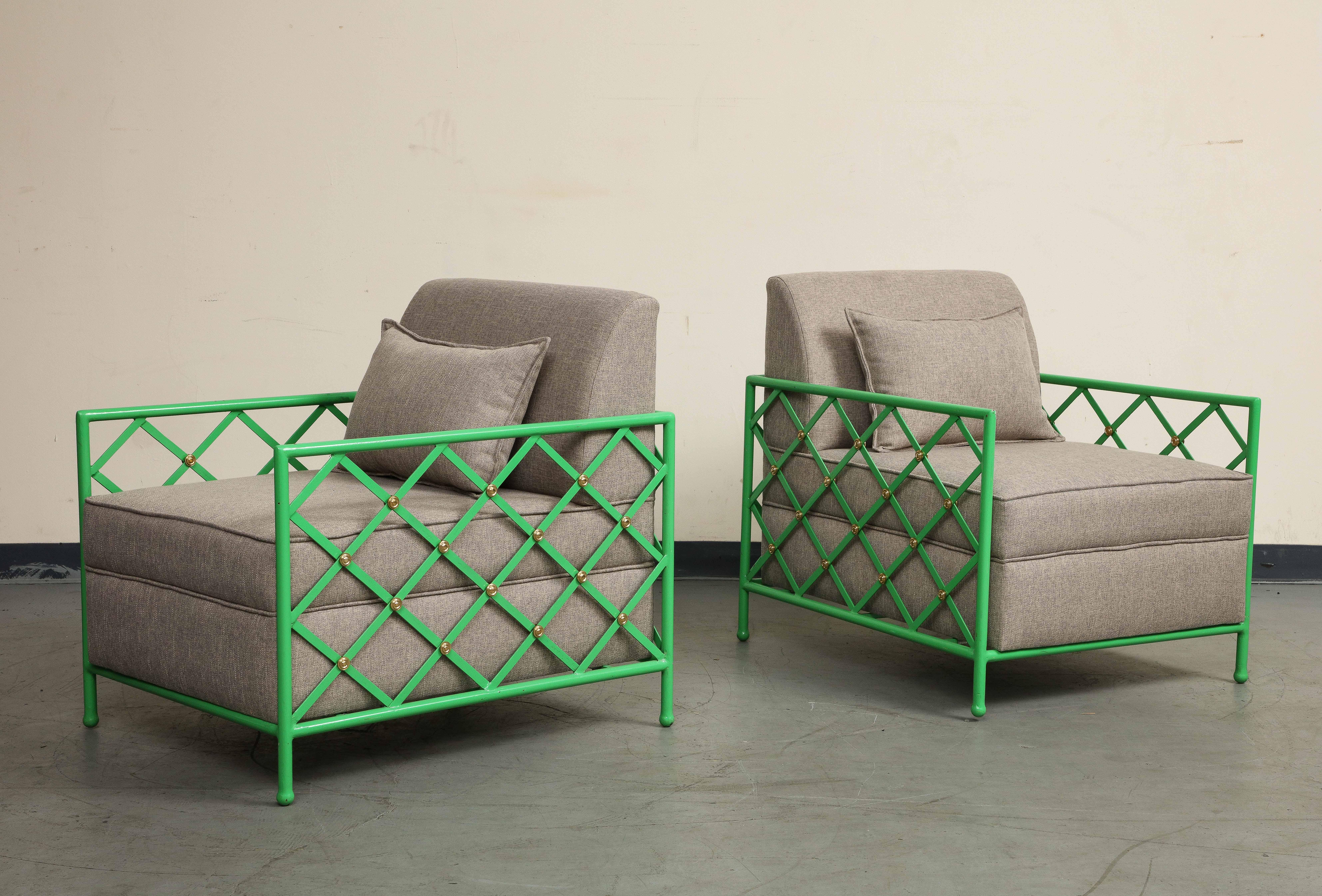 Pair of Midcentury French Style Bright Green Enameled Iron Cube Lounge Chairs In Good Condition For Sale In Chicago, IL