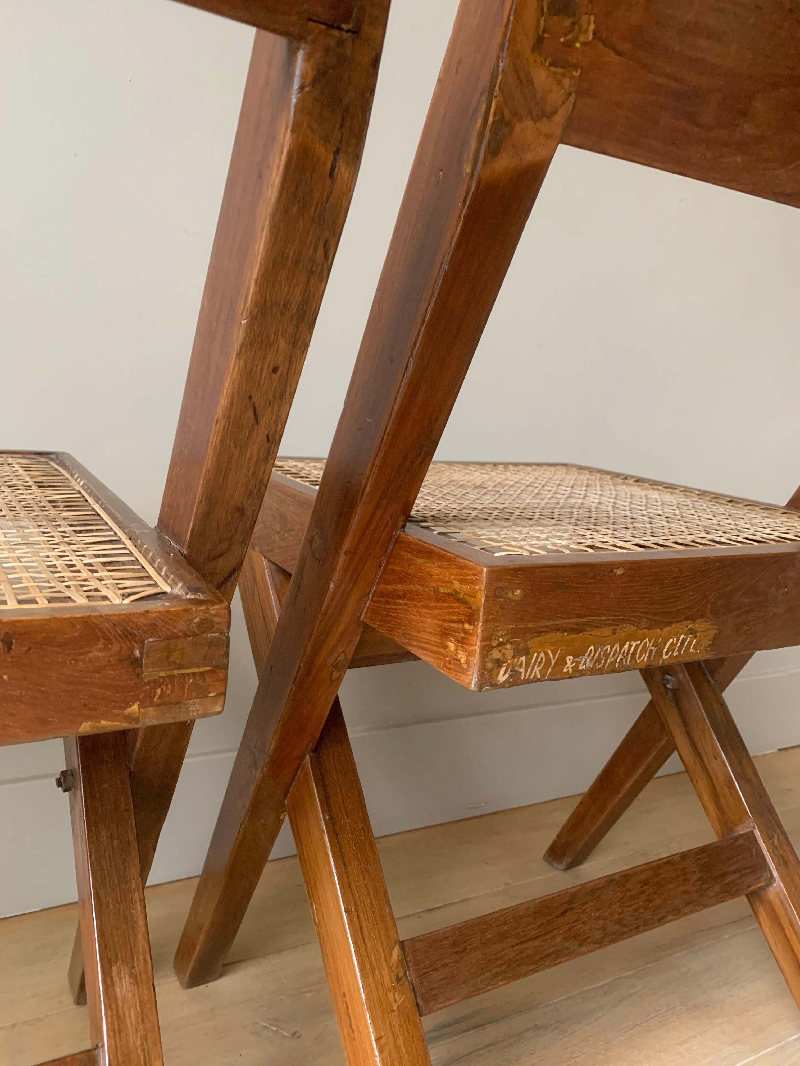 Paire de chaises de bibliothèque Jeanneret en vente 3