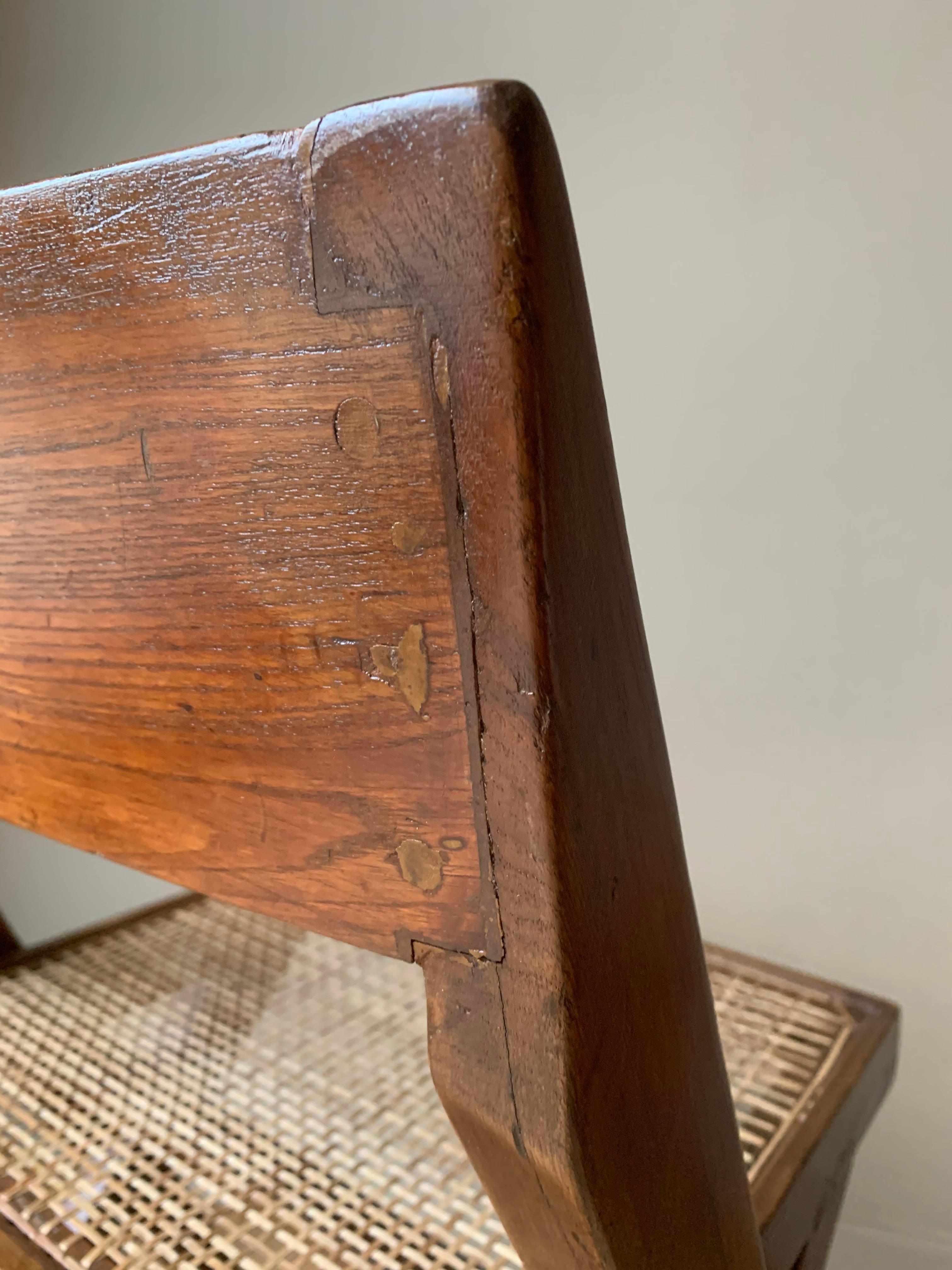 Paire de chaises de bibliothèque Jeanneret en vente 5