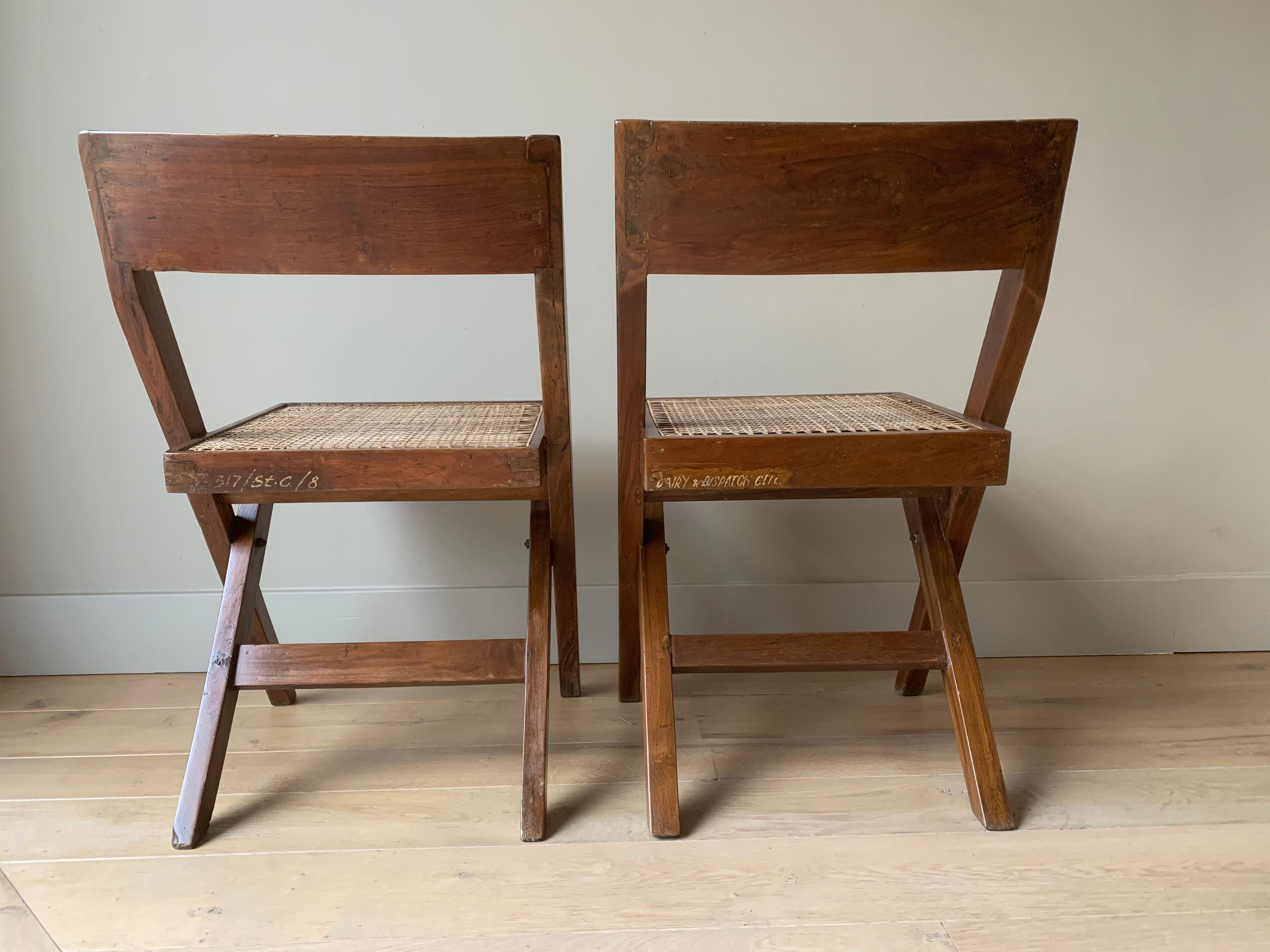 Paire de chaises de bibliothèque Jeanneret Bon état - En vente à Vosselaar, BE