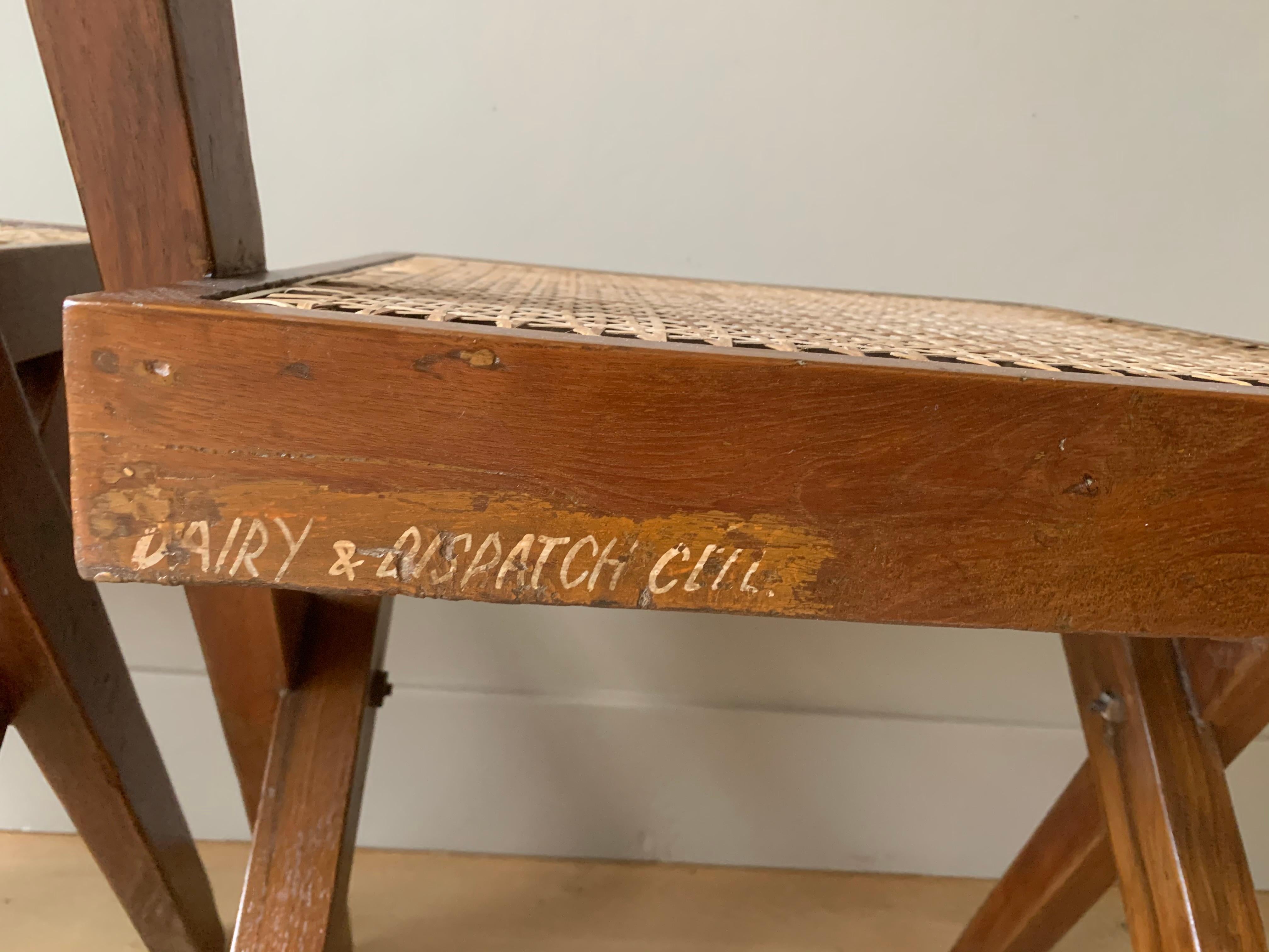 Paire de chaises de bibliothèque Jeanneret en vente 1