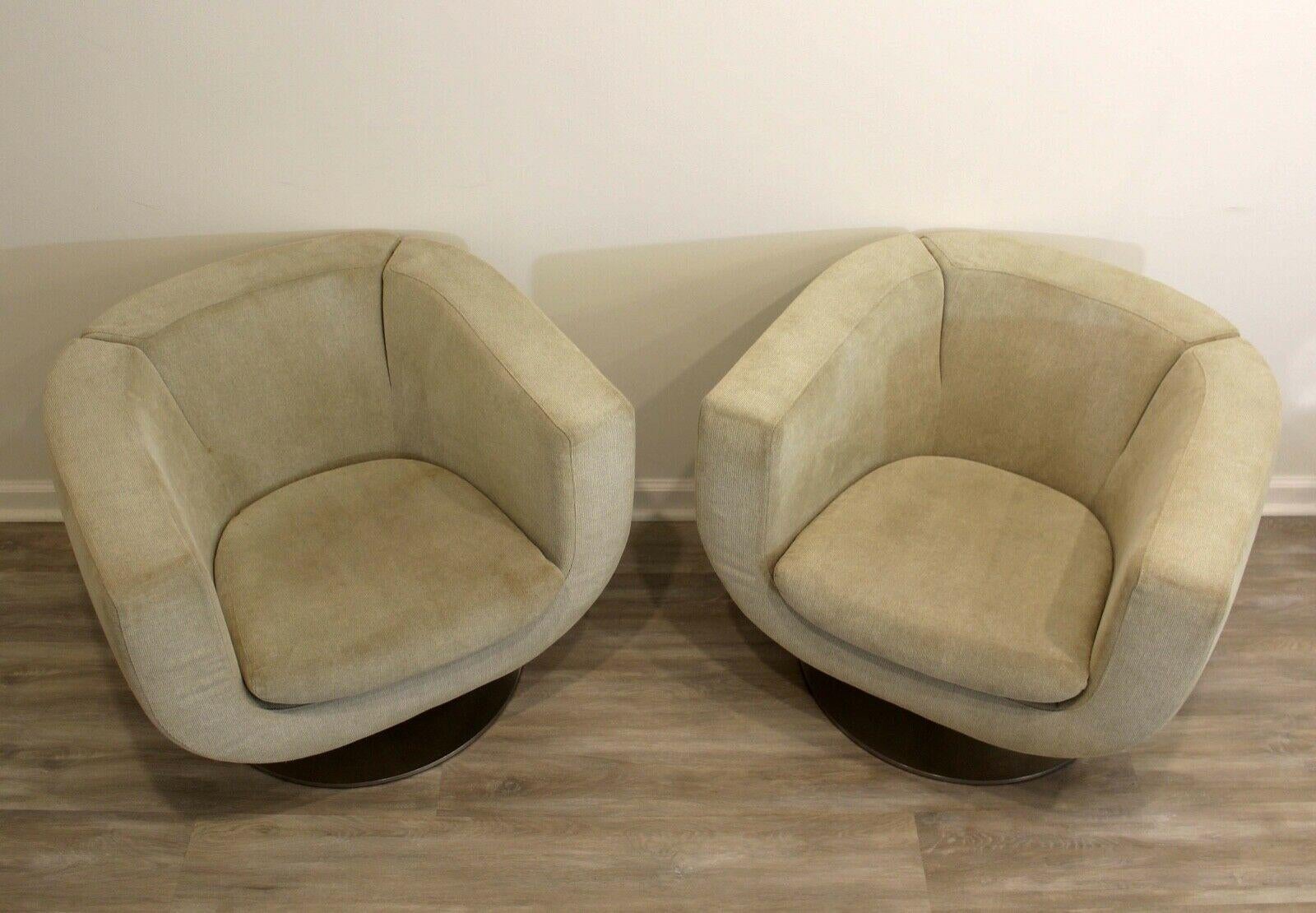 This pair of contemporary tulip armchairs are from B&B Italia, known worldwide for their amazing modern and contemporary furnishings as well as their high standards of quality. The 'egg' chair seating is upholstered in a neutral, creme fabric while