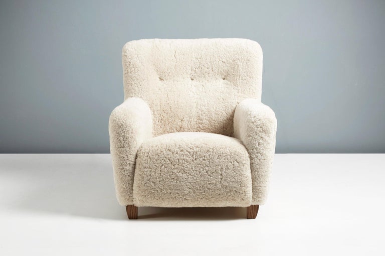 Jens Houmoller Klemmensen

1939 Lounge Chair

This armchair is a variant of the model first presented at the 1936 Cabinetmakers’ Guild Exhibition in Copenhagen and designed by award-winning Danish architect Jens Houmøller Klemmensen. This