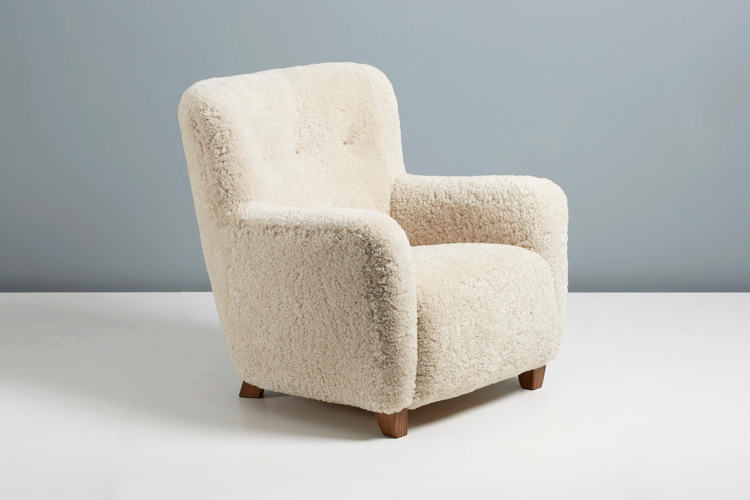 XXIe siècle et contemporain Paire de fauteuils de salon Jens Houmoller Klemmensen en peau de mouton des années 1930 en vente