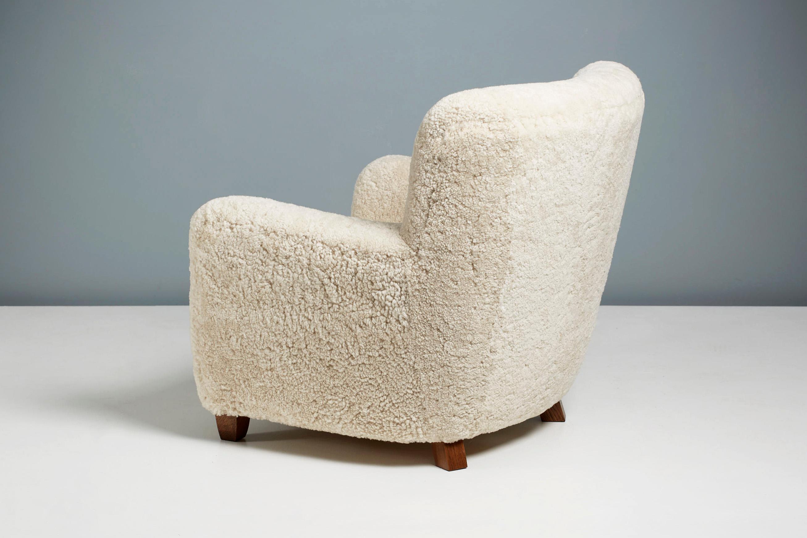 Paire de fauteuils de salon Jens Houmoller Klemmensen en peau de mouton des années 1930 en vente 1