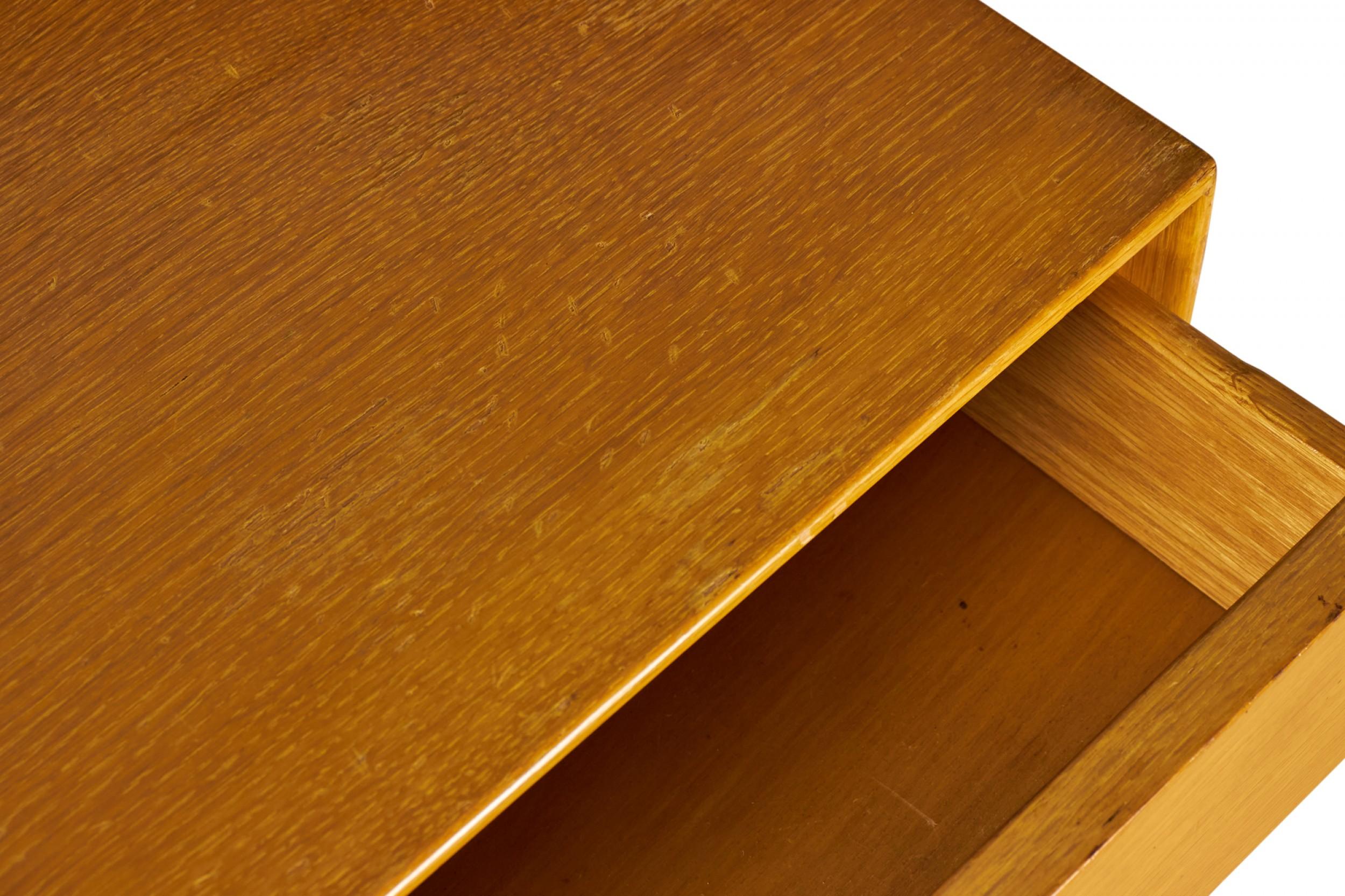 Paire de tables de chevet / commodes danoises en chêne blond du milieu du siècle de Jens Risom en vente 11