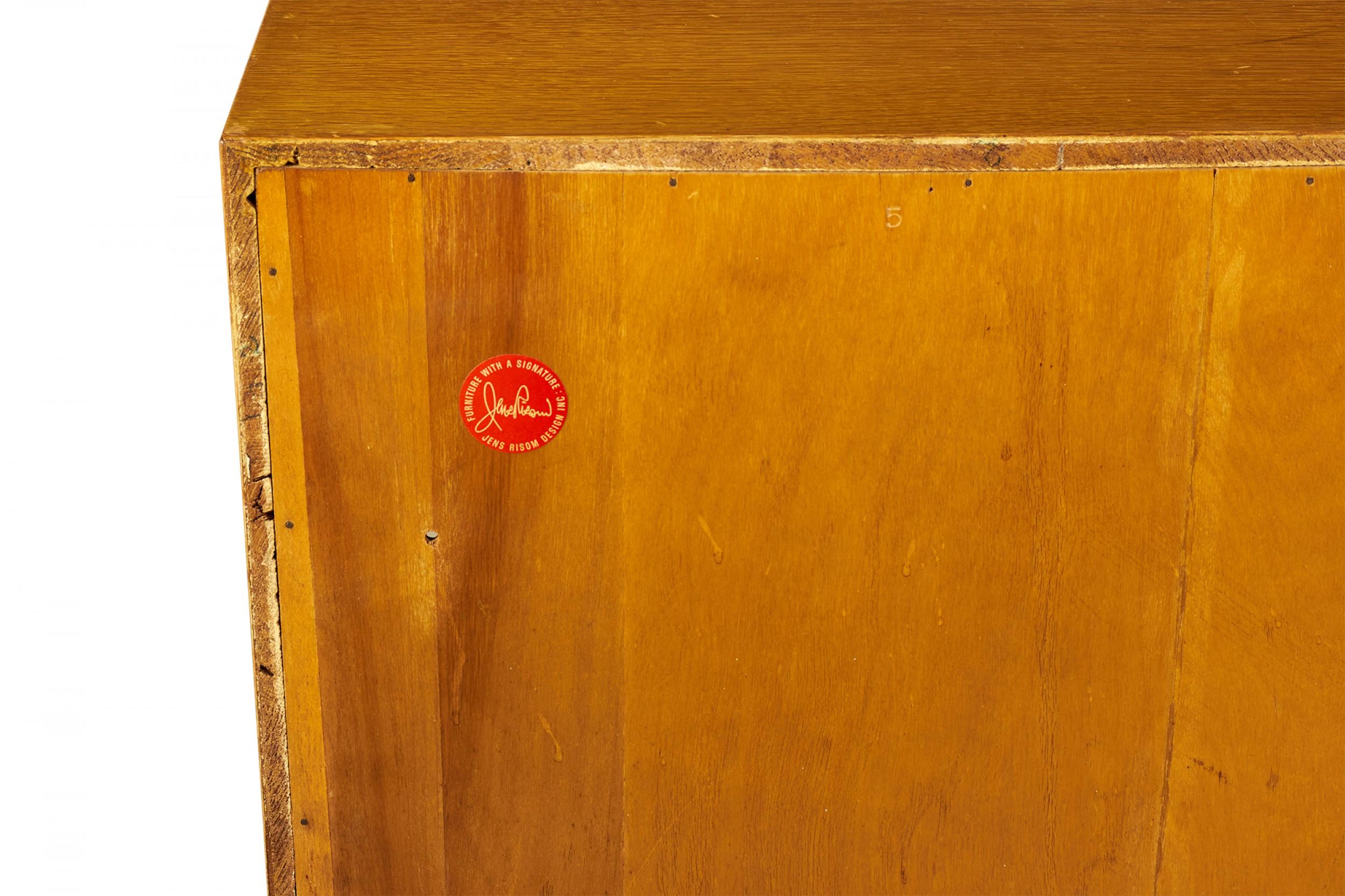 Paire de tables de chevet / commodes danoises en chêne blond du milieu du siècle de Jens Risom en vente 13