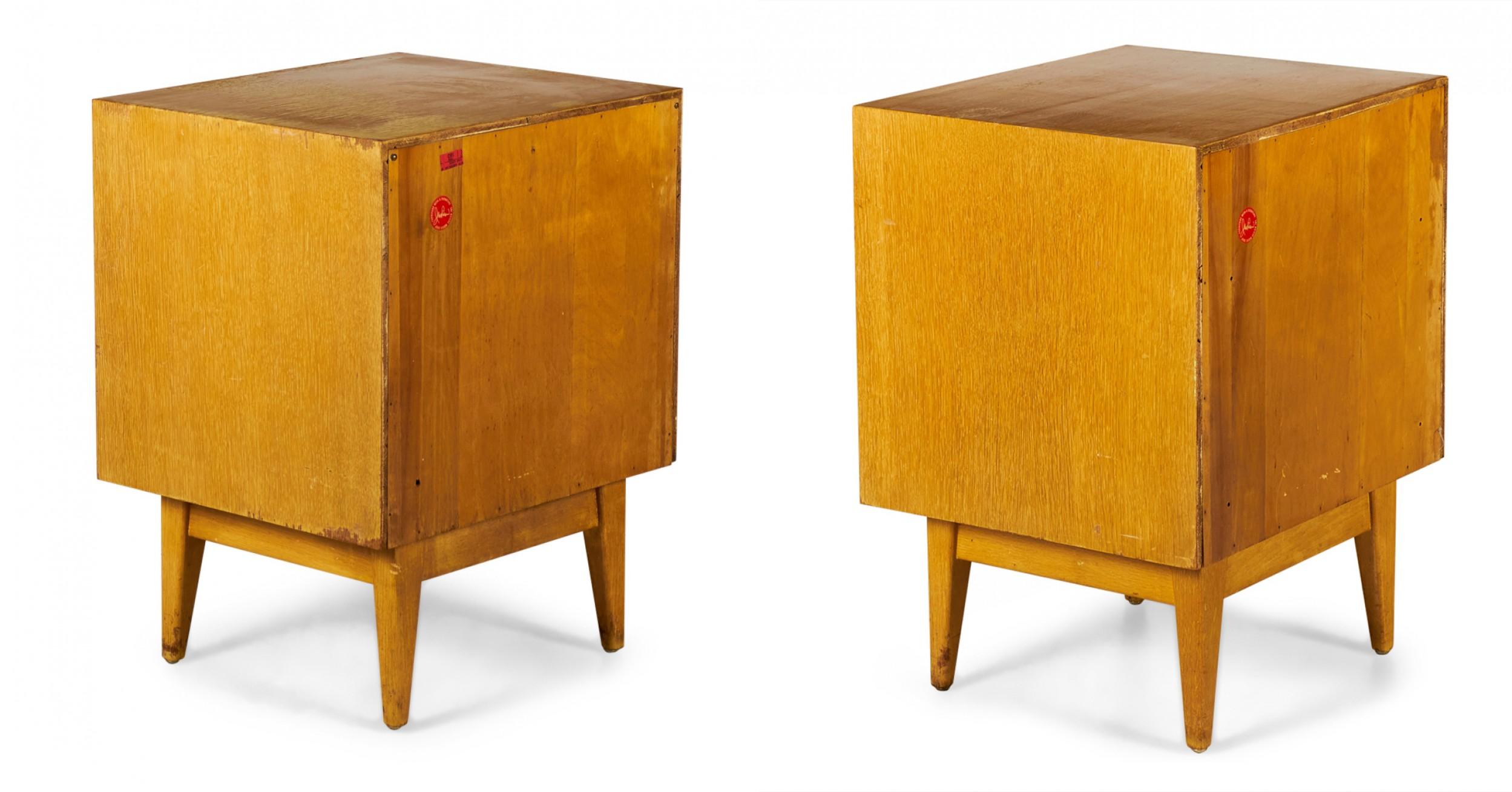 Pair of Jens Risom Danish Mid-Century Blond Oak Bedside Table / Commodes In Good Condition For Sale In New York, NY