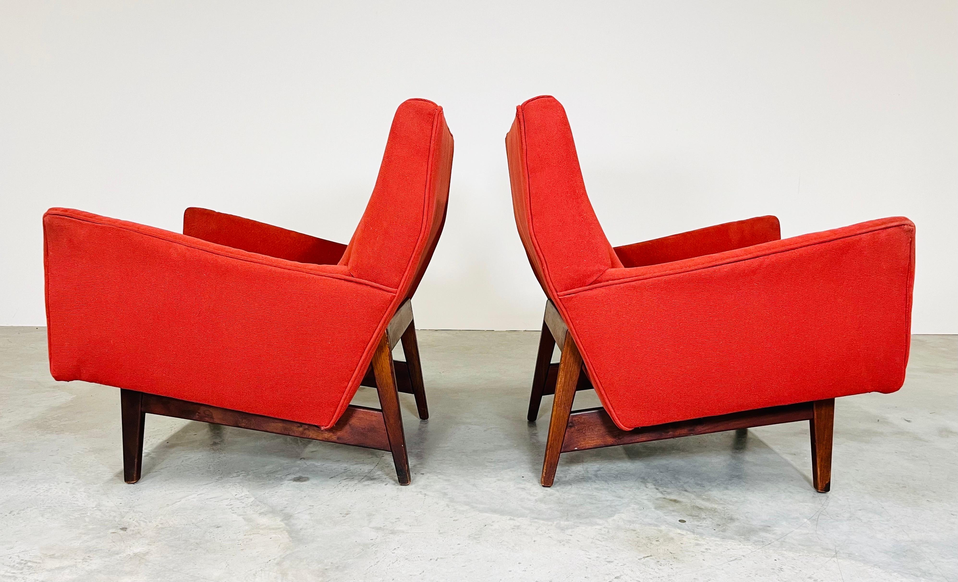 Pair of Jens Risom Easy, Club or Lounge Chairs Having Walnut Frames In Good Condition In Southampton, NJ