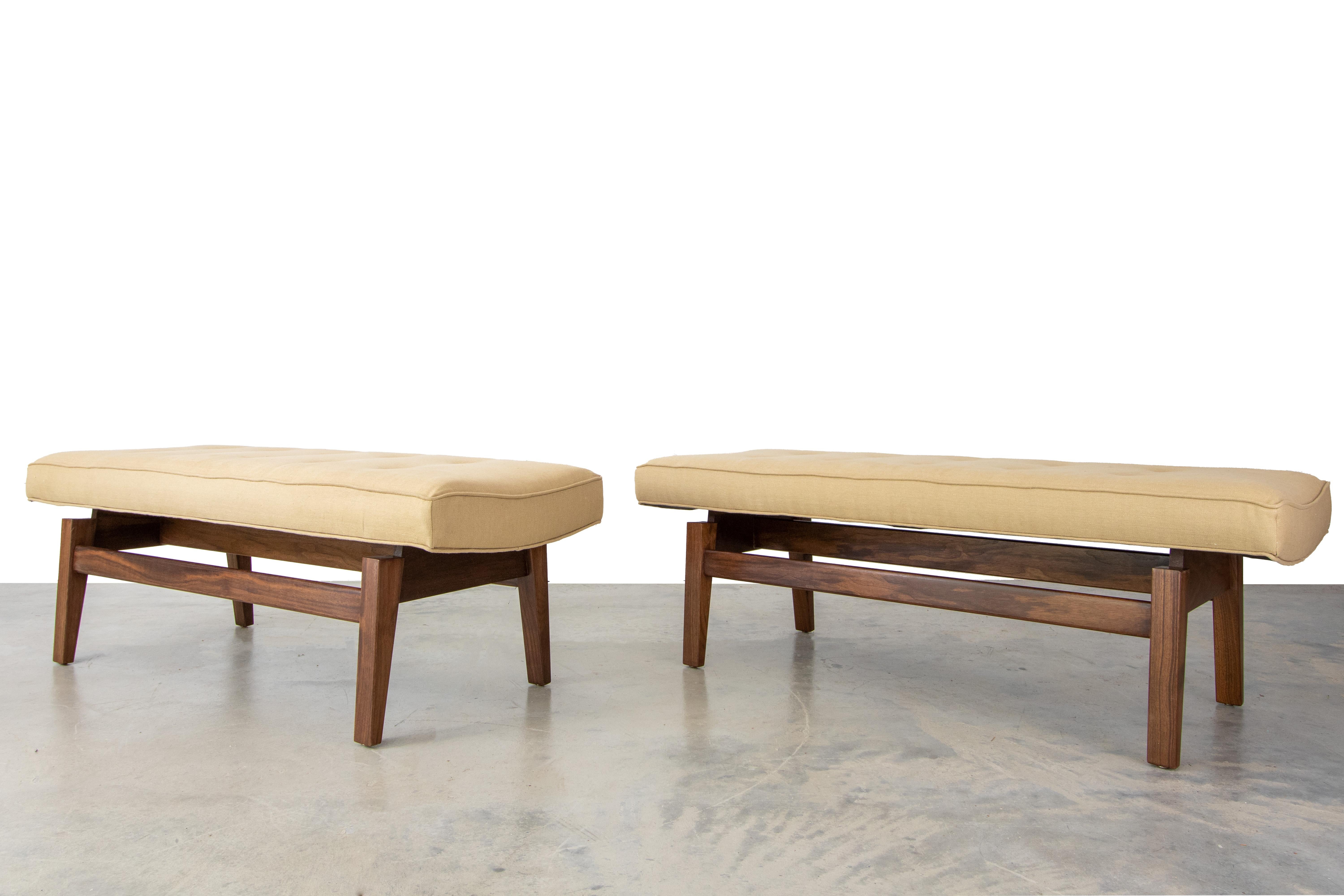 A pair of curved seat Jens Risom Benches in solid walnut and newly upholstered linen fabric. Model no. U-620. Great button tufted seats floating on solid legs, these are one of Jens Risom’s most coveted designs.

Dimensions:

W49” x H17” x