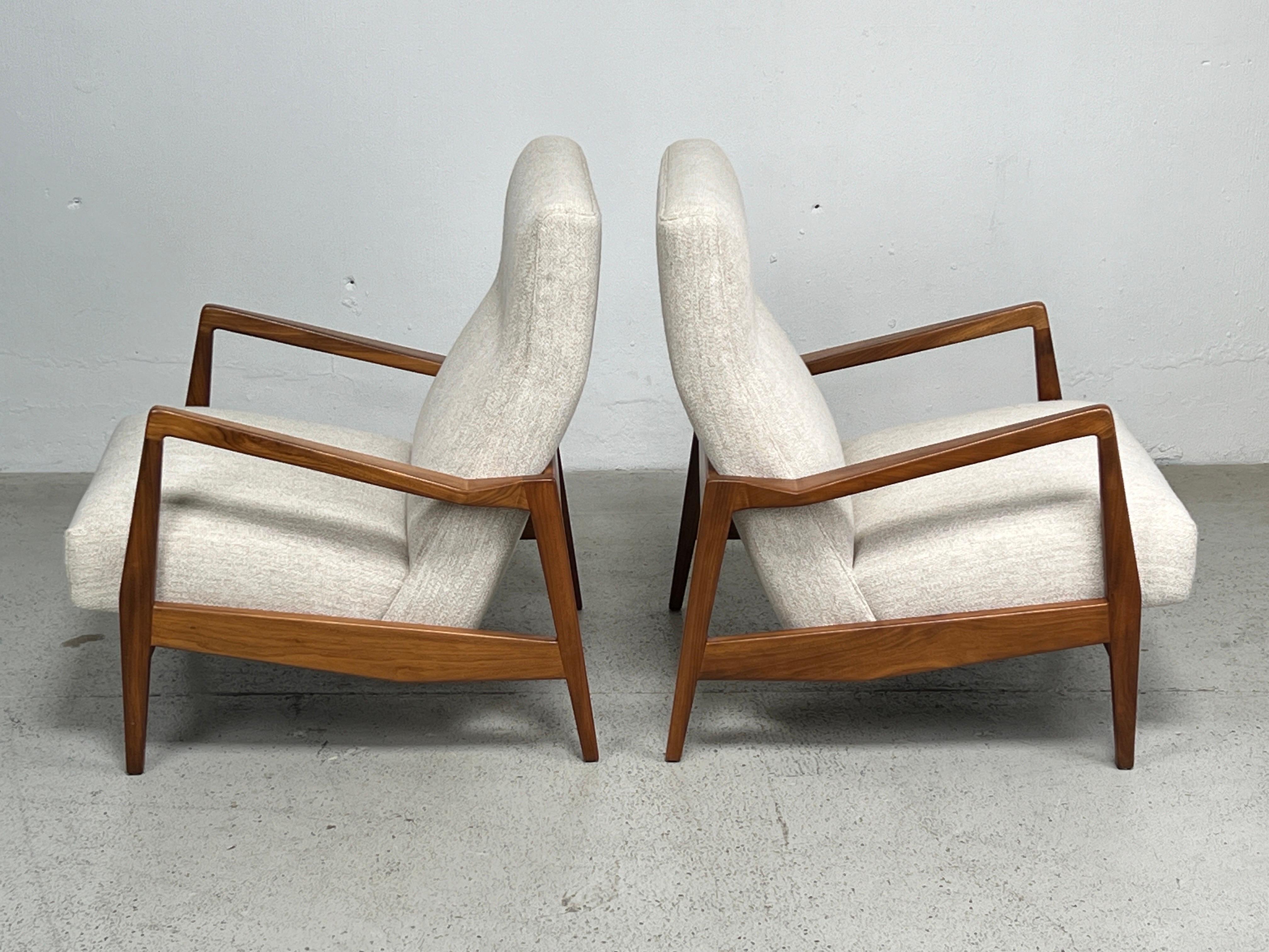 Pair of Jens Risom Lounge Chairs  For Sale 3