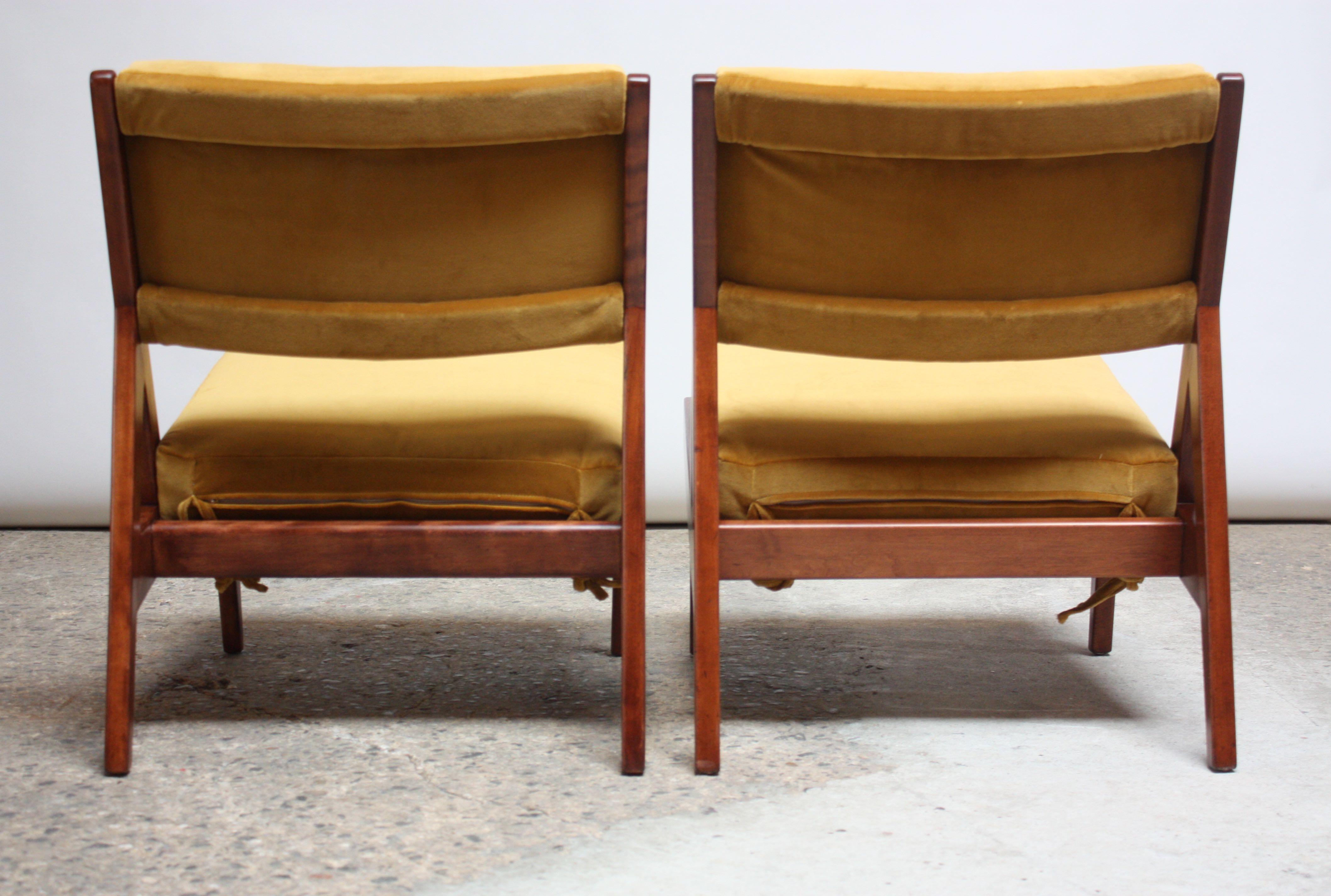 Pair of Jens Risom Low Lounge Chairs Model U-431 in Walnut and Velvet 3