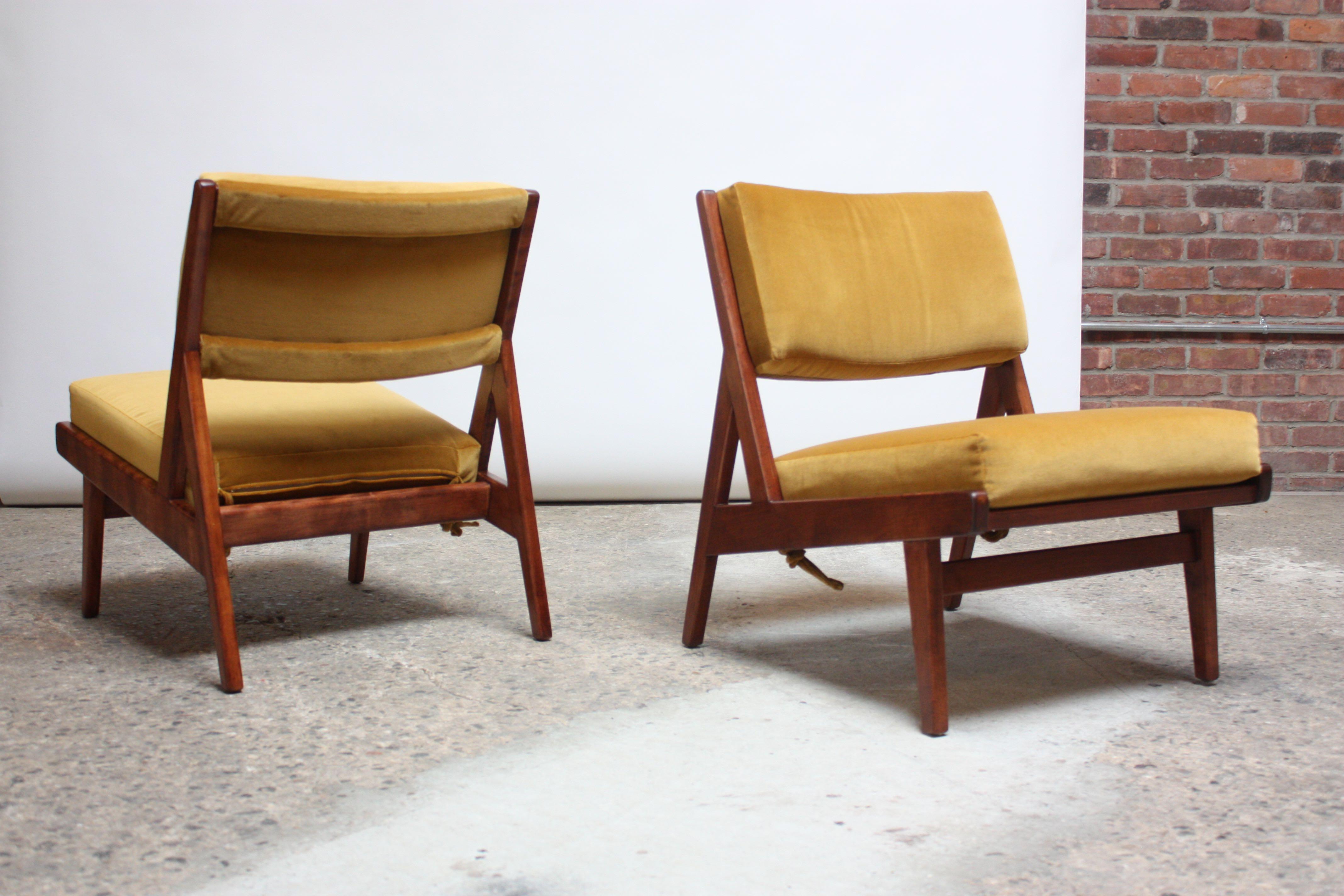 Early pair of Jens Risom for Jens Risom Design Inc. low lounge chairs model #U-431 (this chair first appeared in the 1955 Jens Risom Design Inc. catalog and was already out of production by 1959). Composed of armless, walnut frames boasting sharp