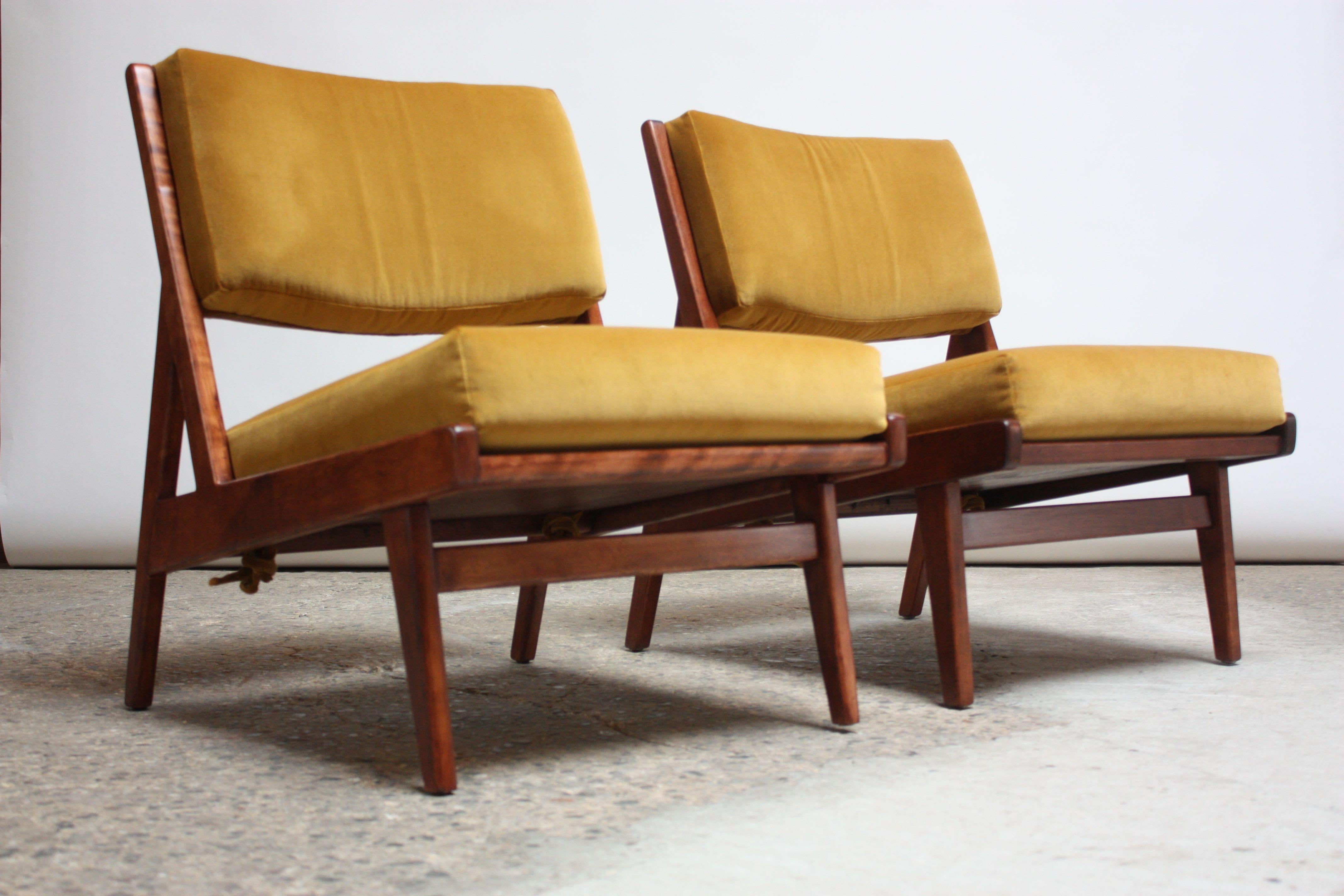 Mid-Century Modern Pair of Jens Risom Low Lounge Chairs Model U-431 in Walnut and Velvet