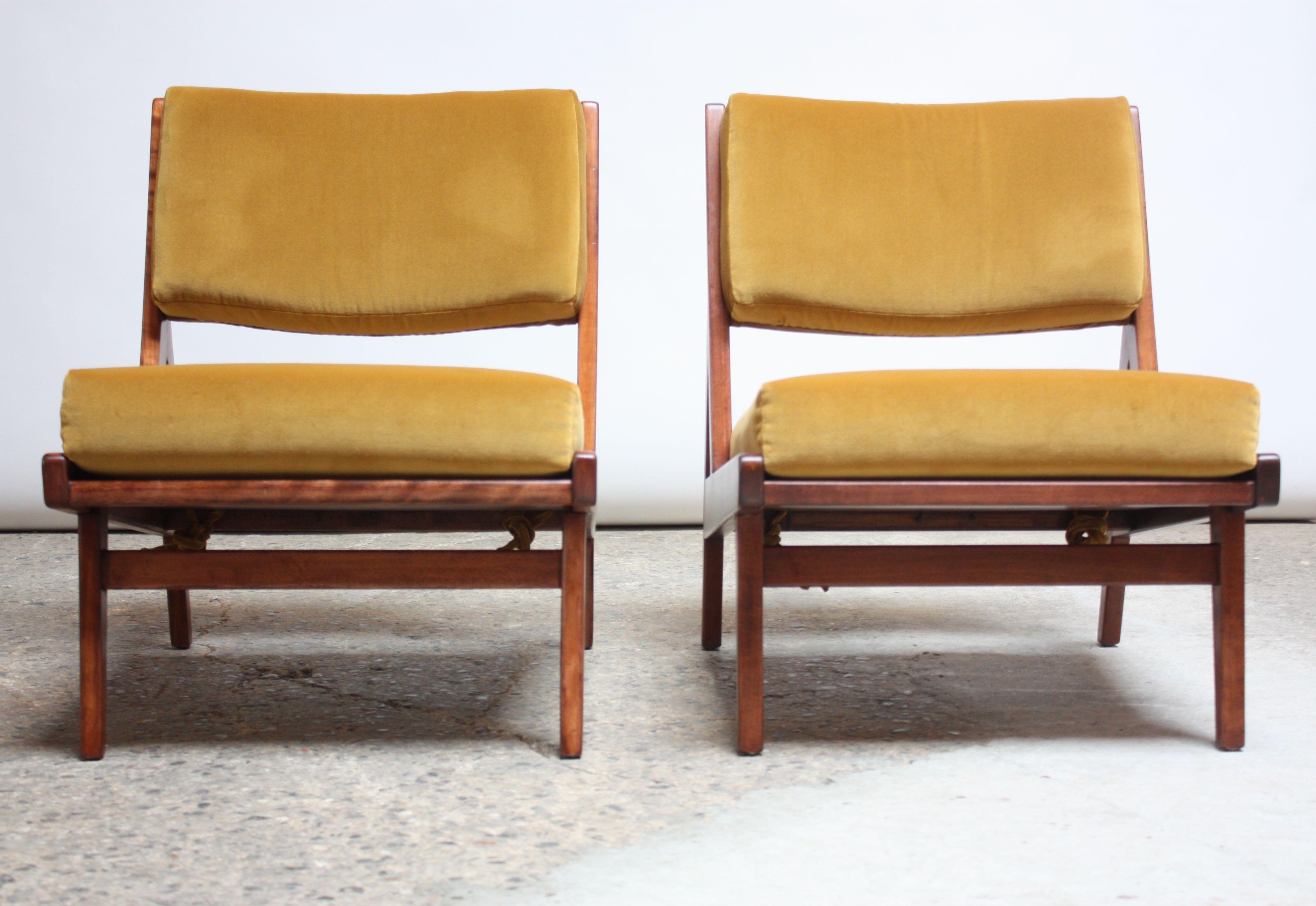 Mid-20th Century Pair of Jens Risom Low Lounge Chairs Model U-431 in Walnut and Velvet