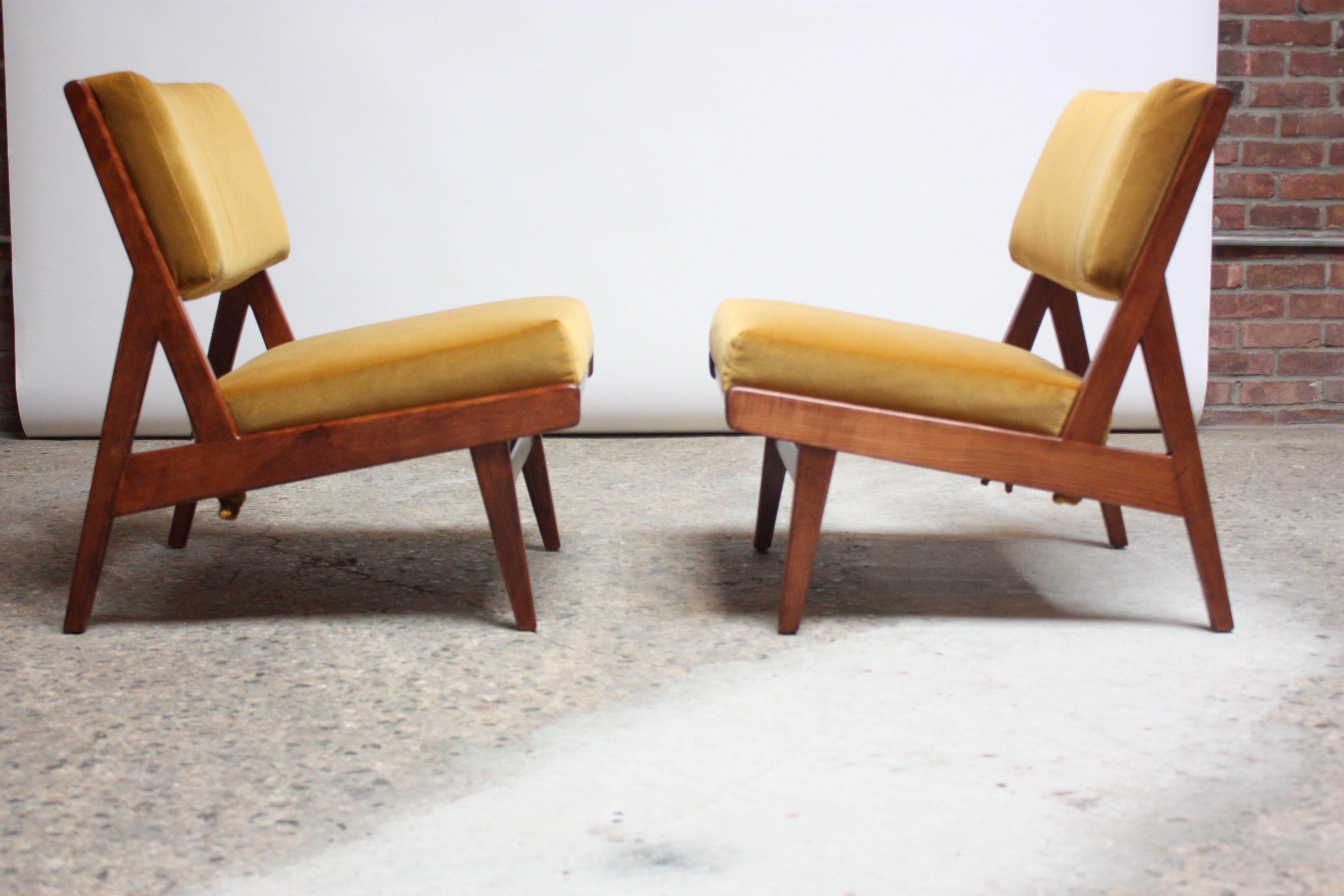 Pair of Jens Risom Low Lounge Chairs Model U-431 in Walnut and Velvet 1
