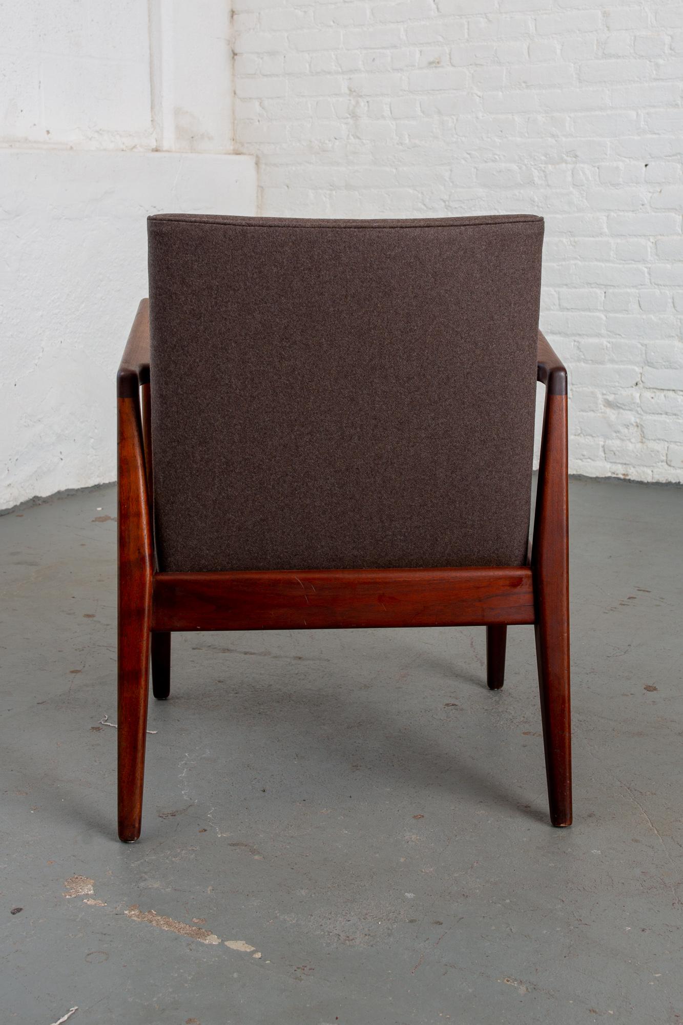 Pair of Jens Risom Mid-Century Modern Armchairs For Sale 4