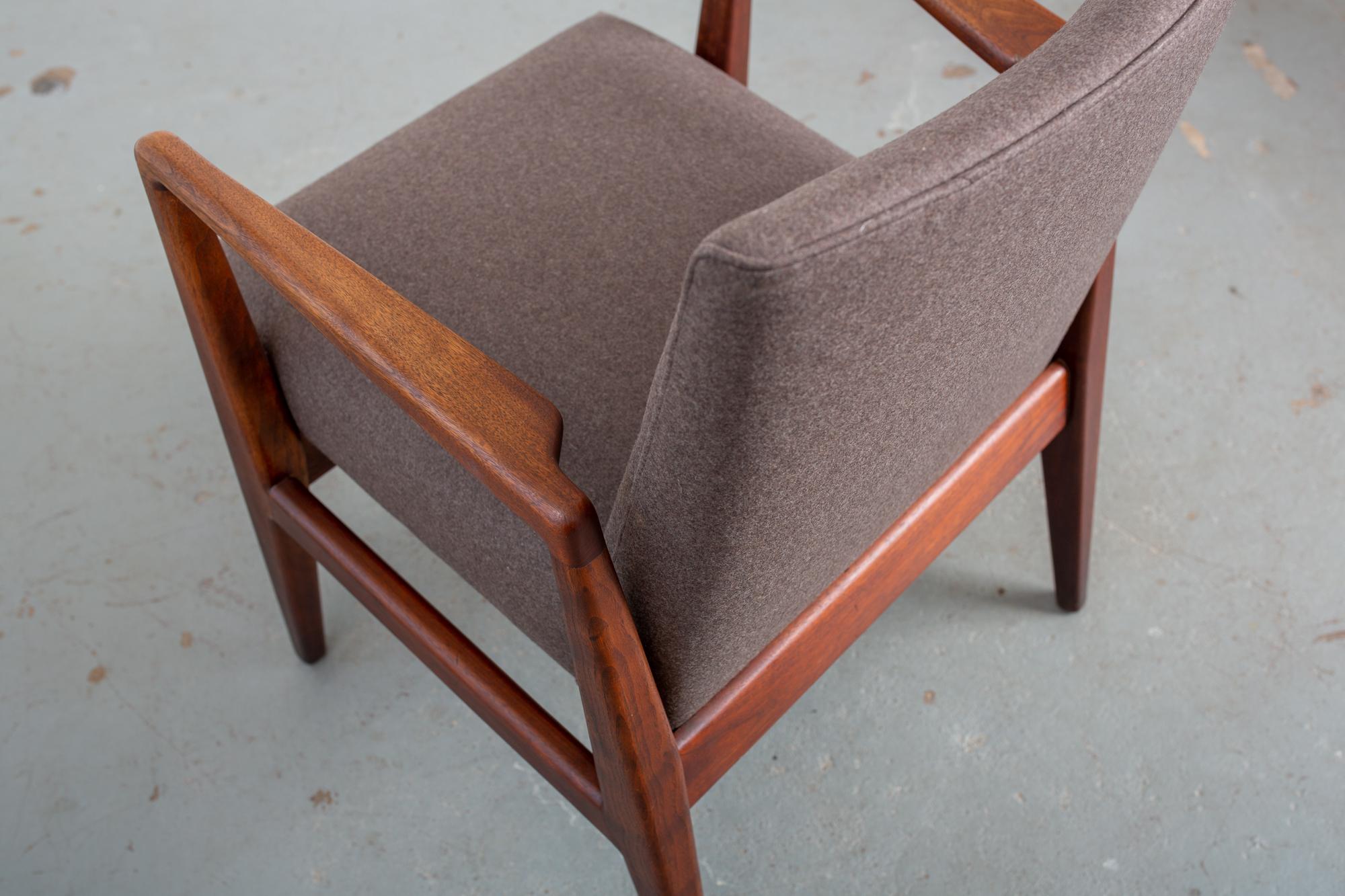 Pair of Jens Risom Mid-Century Modern Armchairs For Sale 5
