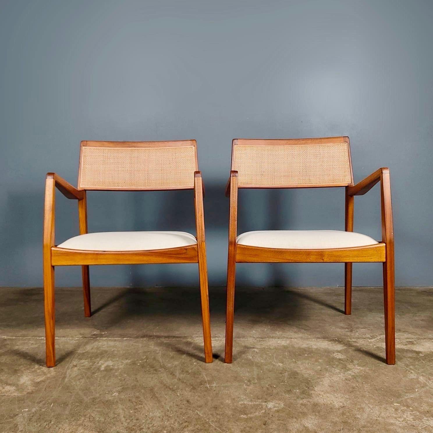 New Stock ✅

Pair of Jens Risom 'Playboy' C140 Walnut Carver Dining Chairs/Lounge Chairs Mid Century Vintage Retro MCM

The classic Playboy dining chairs by Jens Risom which owe their name to their feature in Playboy magazine.

A July 1961 Playboy
