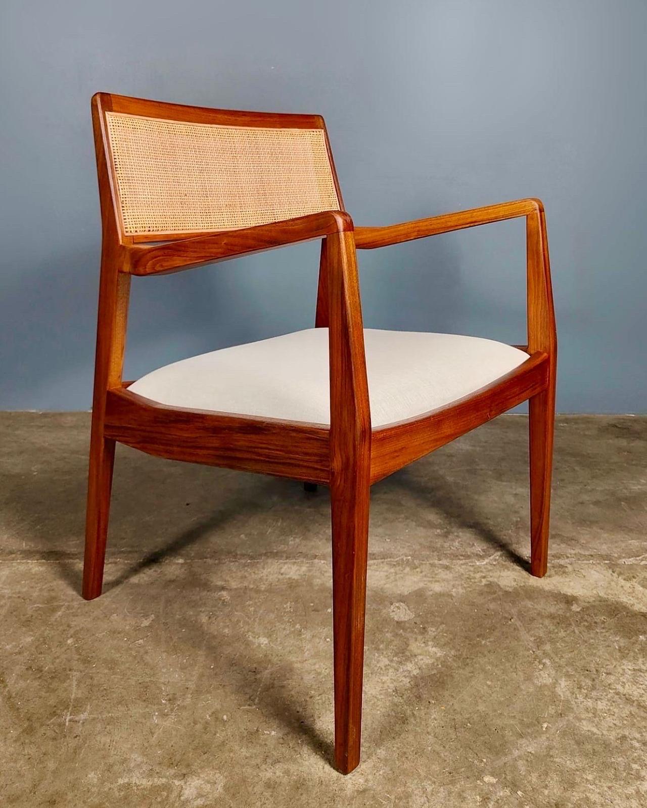 Danish Pair Of Jens Risom ‘Playboy’ C140 Walnut Carver Dining Chairs/Lounge Chairs