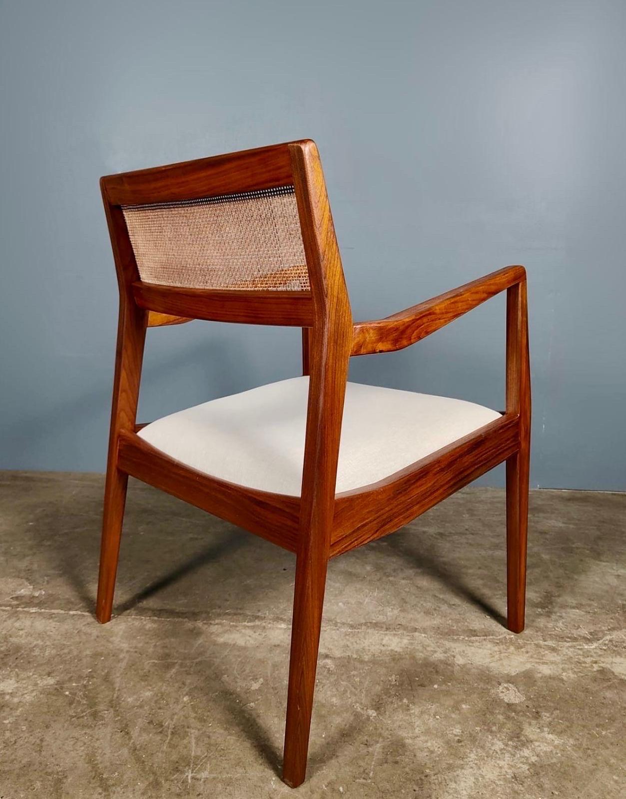 Mid-20th Century Pair Of Jens Risom ‘Playboy’ C140 Walnut Carver Dining Chairs/Lounge Chairs