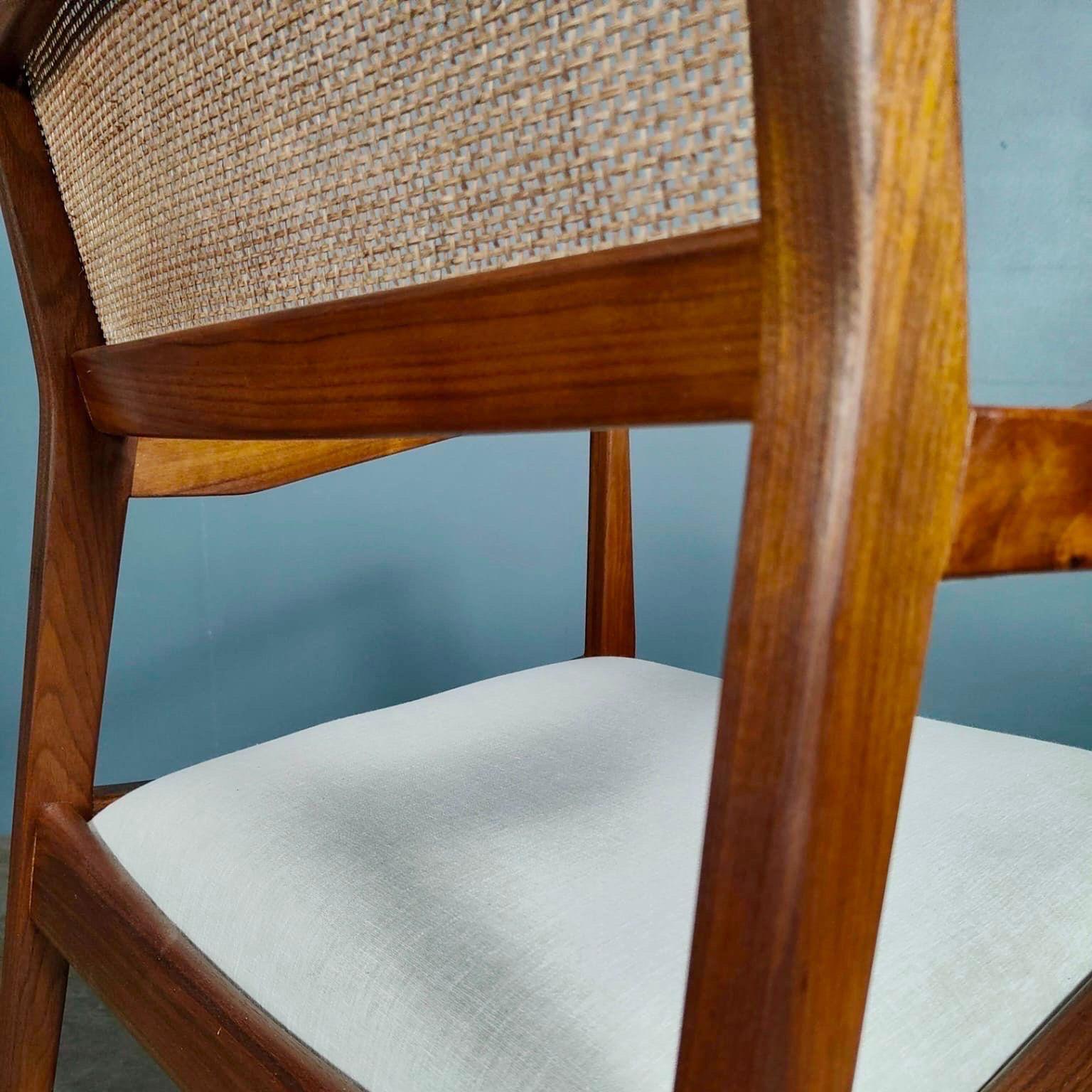 Pair Of Jens Risom ‘Playboy’ C140 Walnut Carver Dining Chairs/Lounge Chairs 1