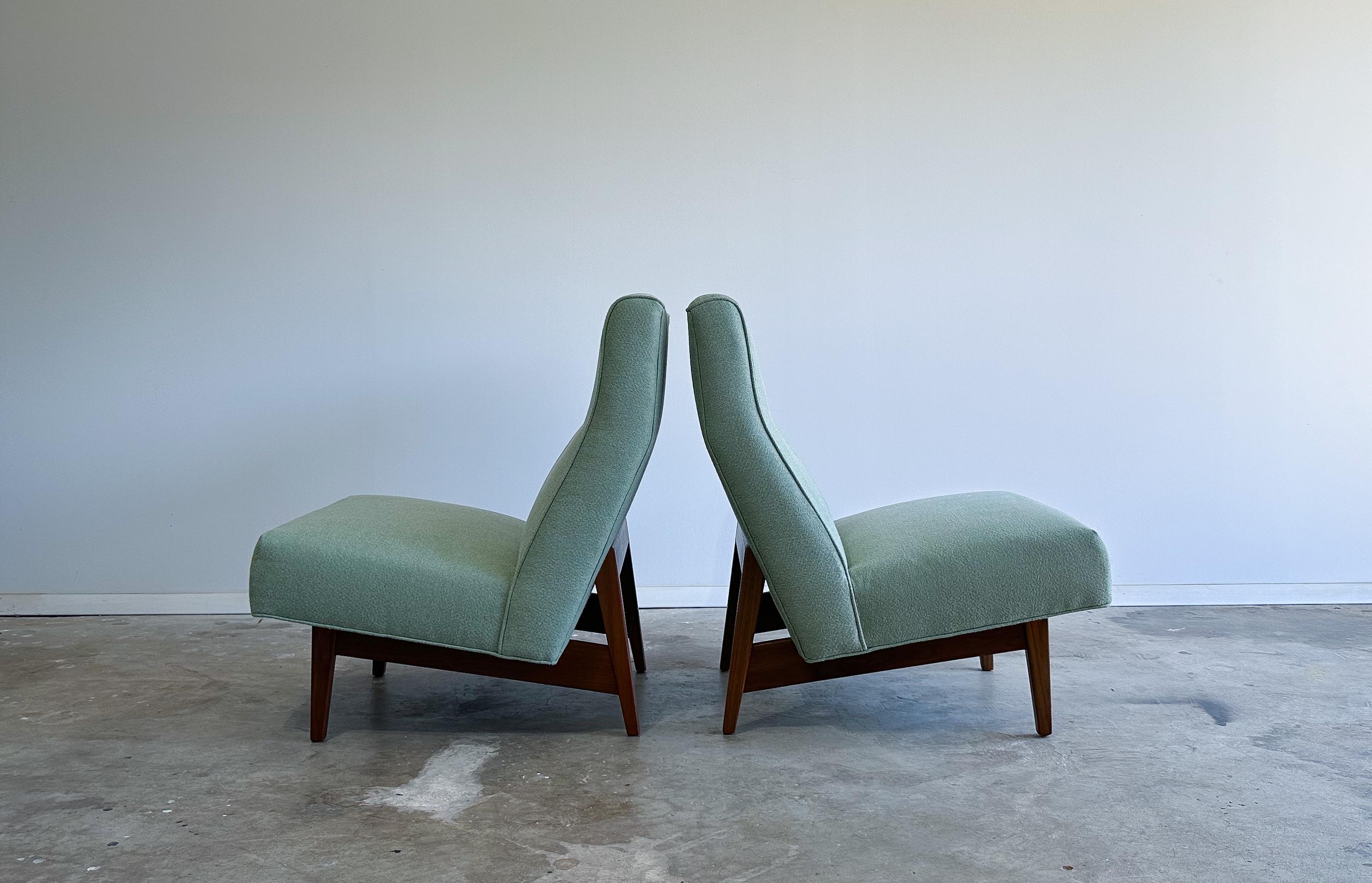 Mid-Century Modern Pair of Jens Risom Slipper Chairs, 1950's For Sale